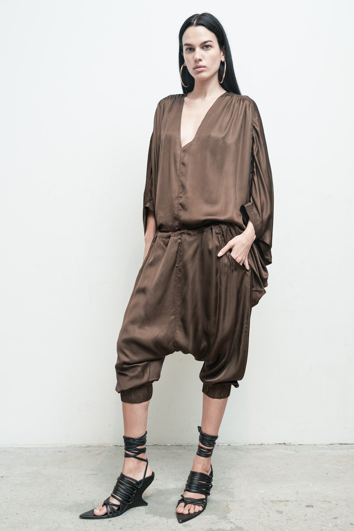 files/NicholasK-S-353A-RiverShirt-Fern-P-298D-JehanPant-Fern-05.jpg