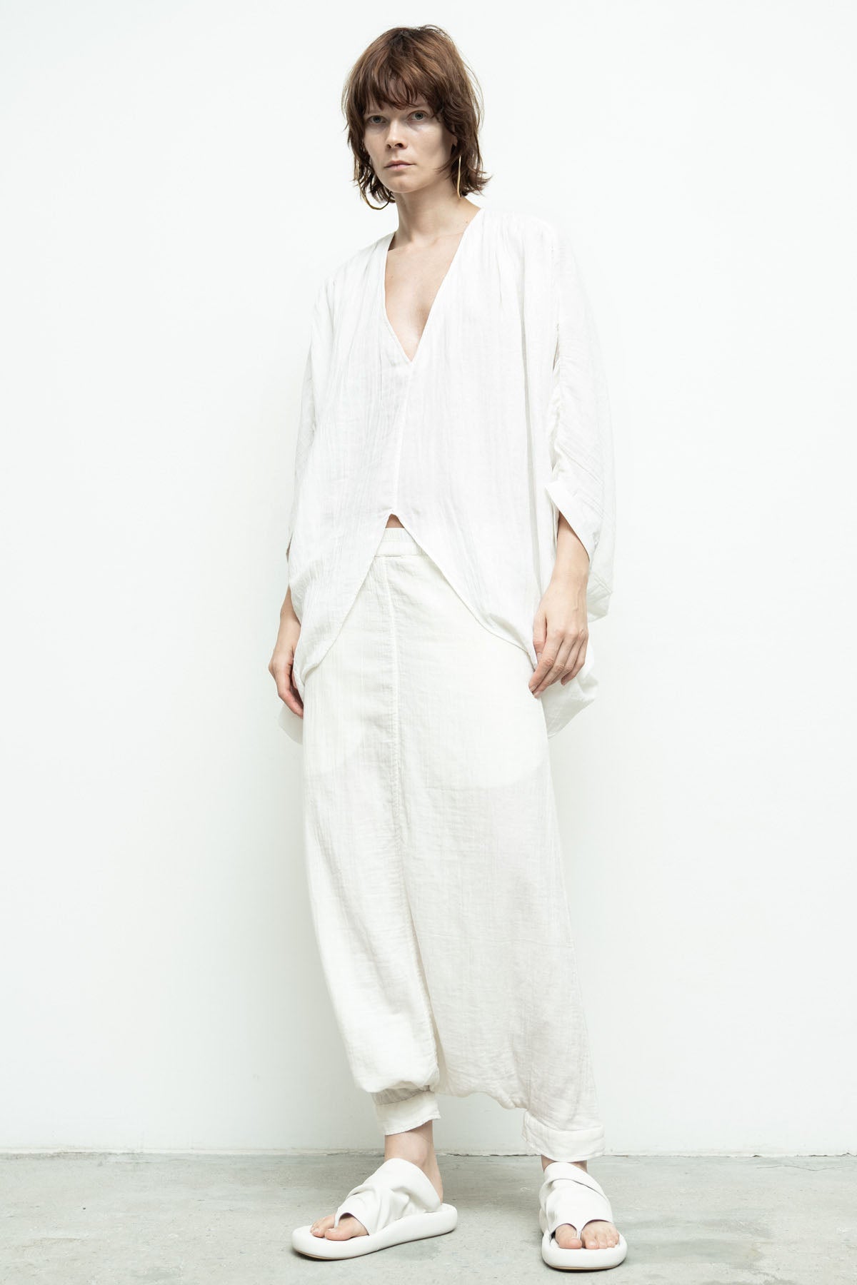 files/NicholasK-S-353B-RiverShirt-OffWhite-P-306C-BahaSkant-OffWhite-003.jpg