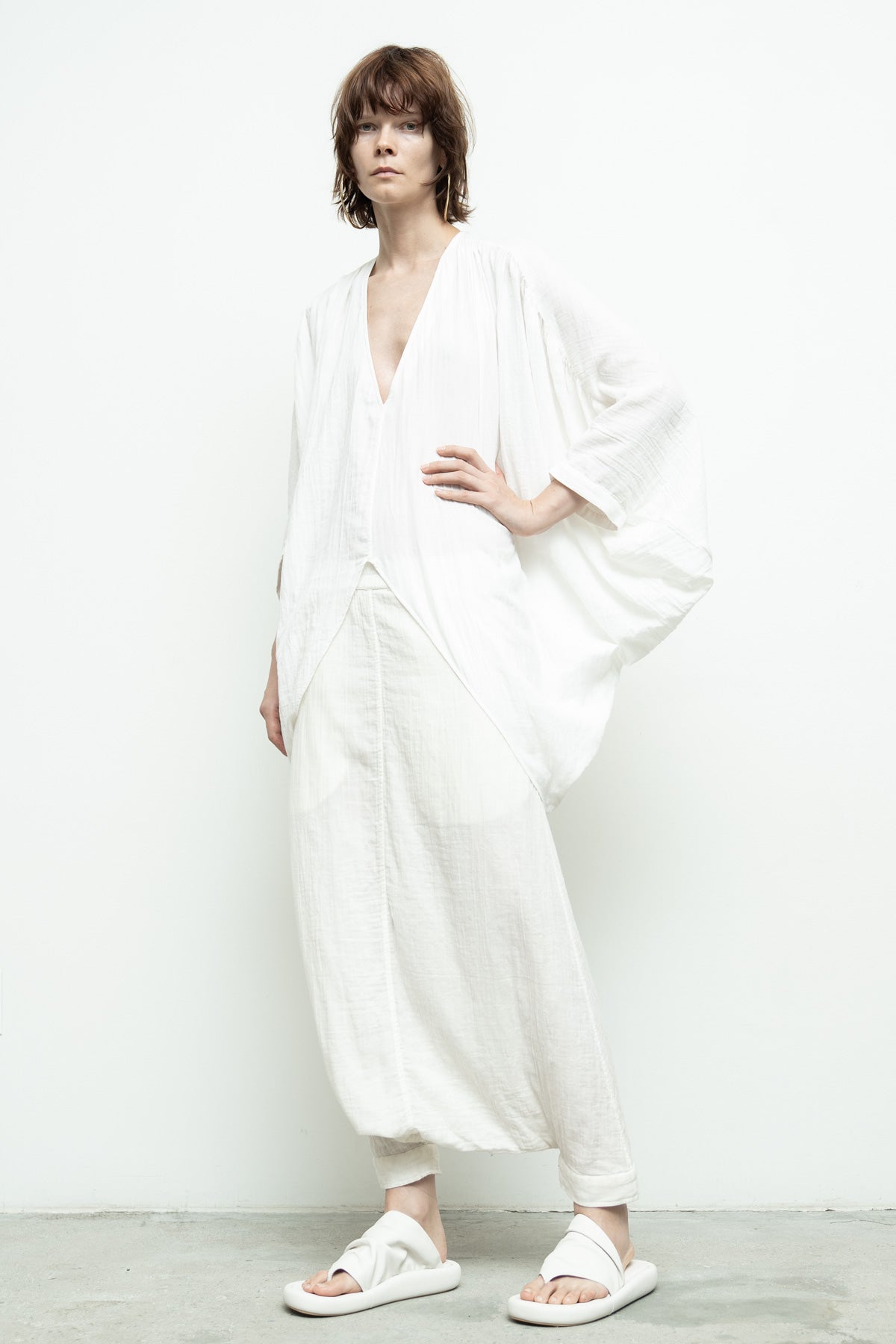 files/NicholasK-S-353B-RiverShirt-OffWhite-P-306C-BahaSkant-OffWhite-01.jpg