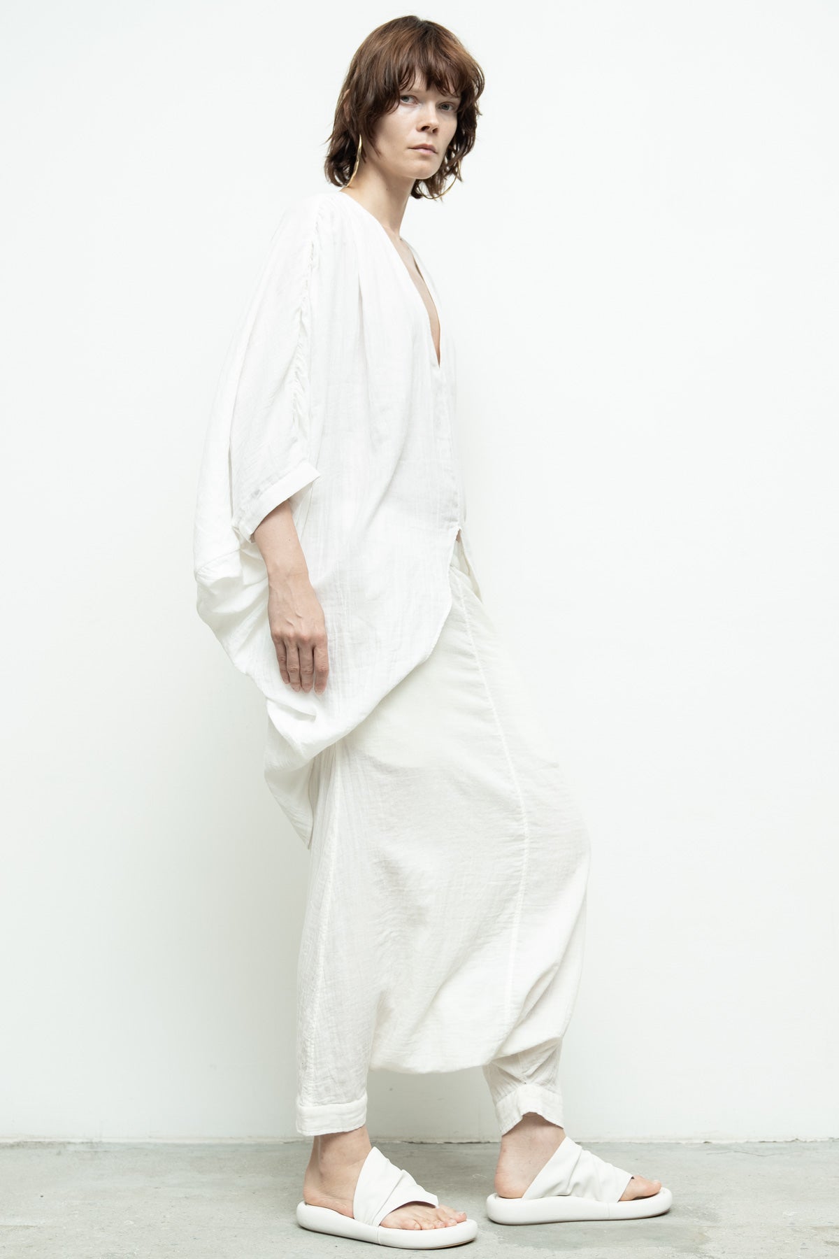 files/NicholasK-S-353B-RiverShirt-OffWhite-P-306C-BahaSkant-OffWhite-02.jpg