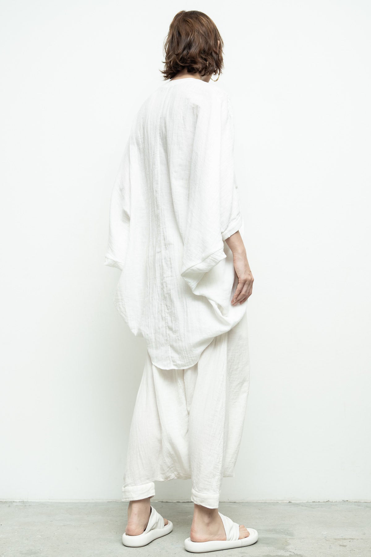 files/NicholasK-S-353B-RiverShirt-OffWhite-P-306C-BahaSkant-OffWhite-03.jpg