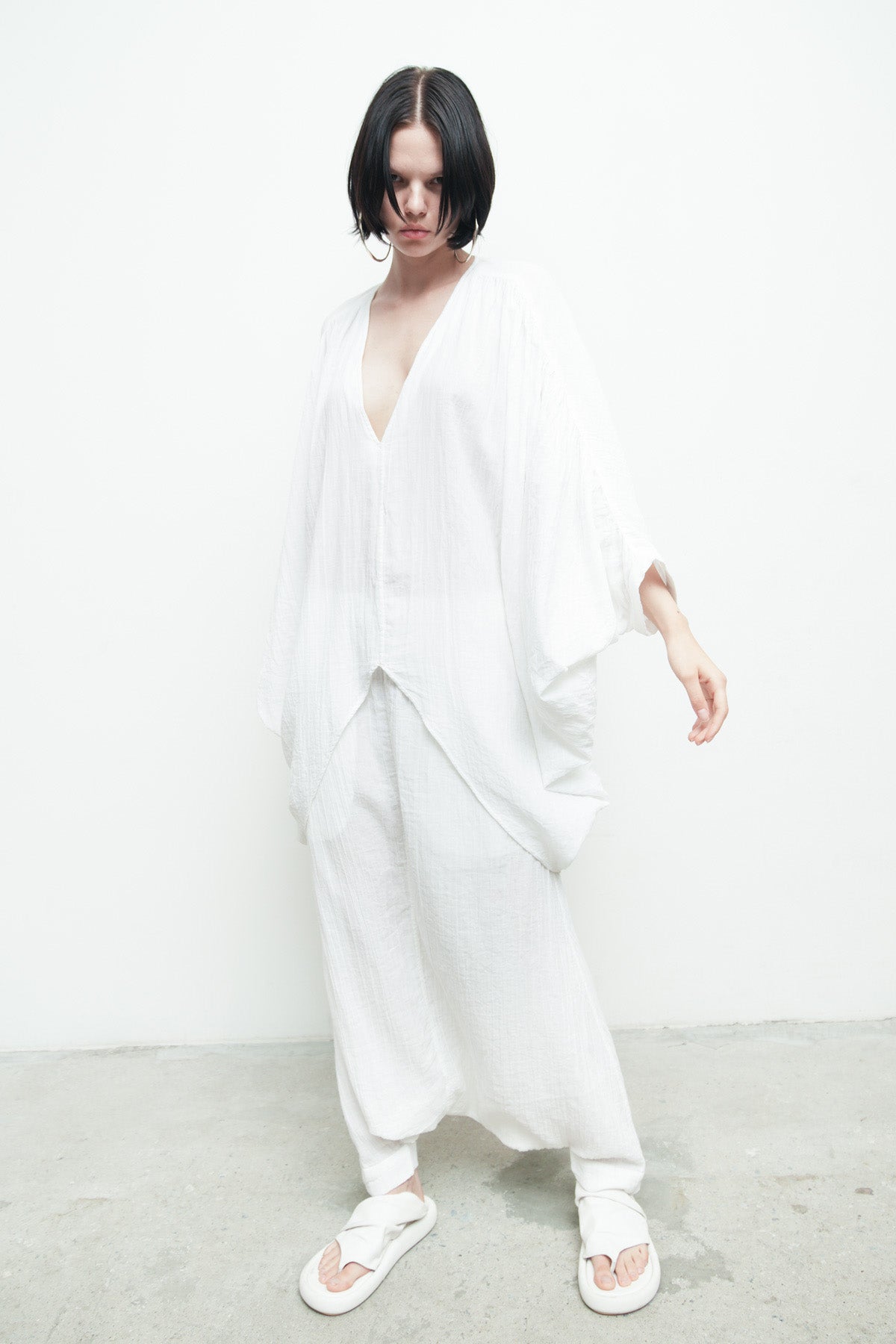 files/NicholasK-S-353B-RiverShirt-OffWhite-P-306C-BahaSkant-OffWhite-05.jpg