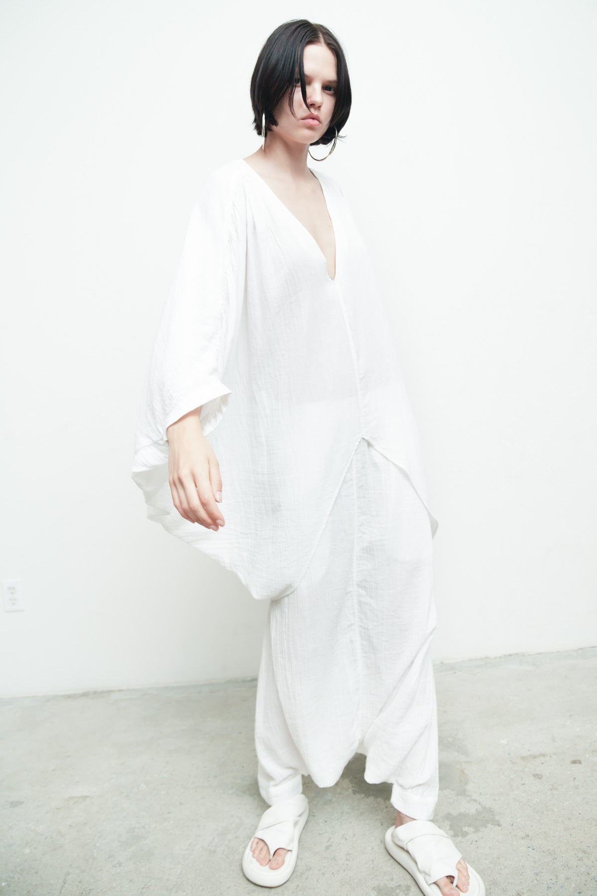 files/NicholasK-S-353B-RiverShirt-OffWhite-P-306C-BahaSkant-OffWhite-07.jpg