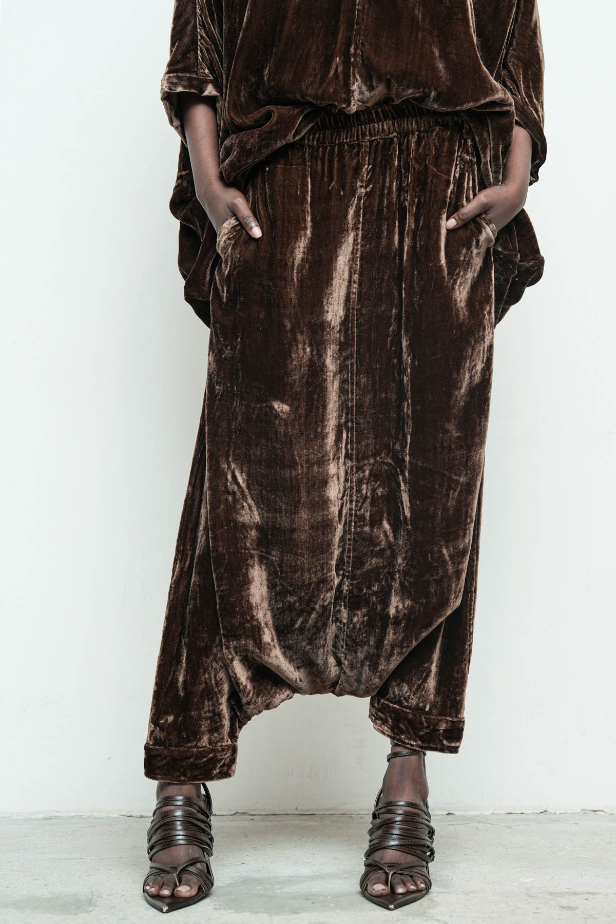 files/NicholasK-S-353C-RiverShirt-Bronze-P-360B-BahaSkant-Bronze-08.jpg