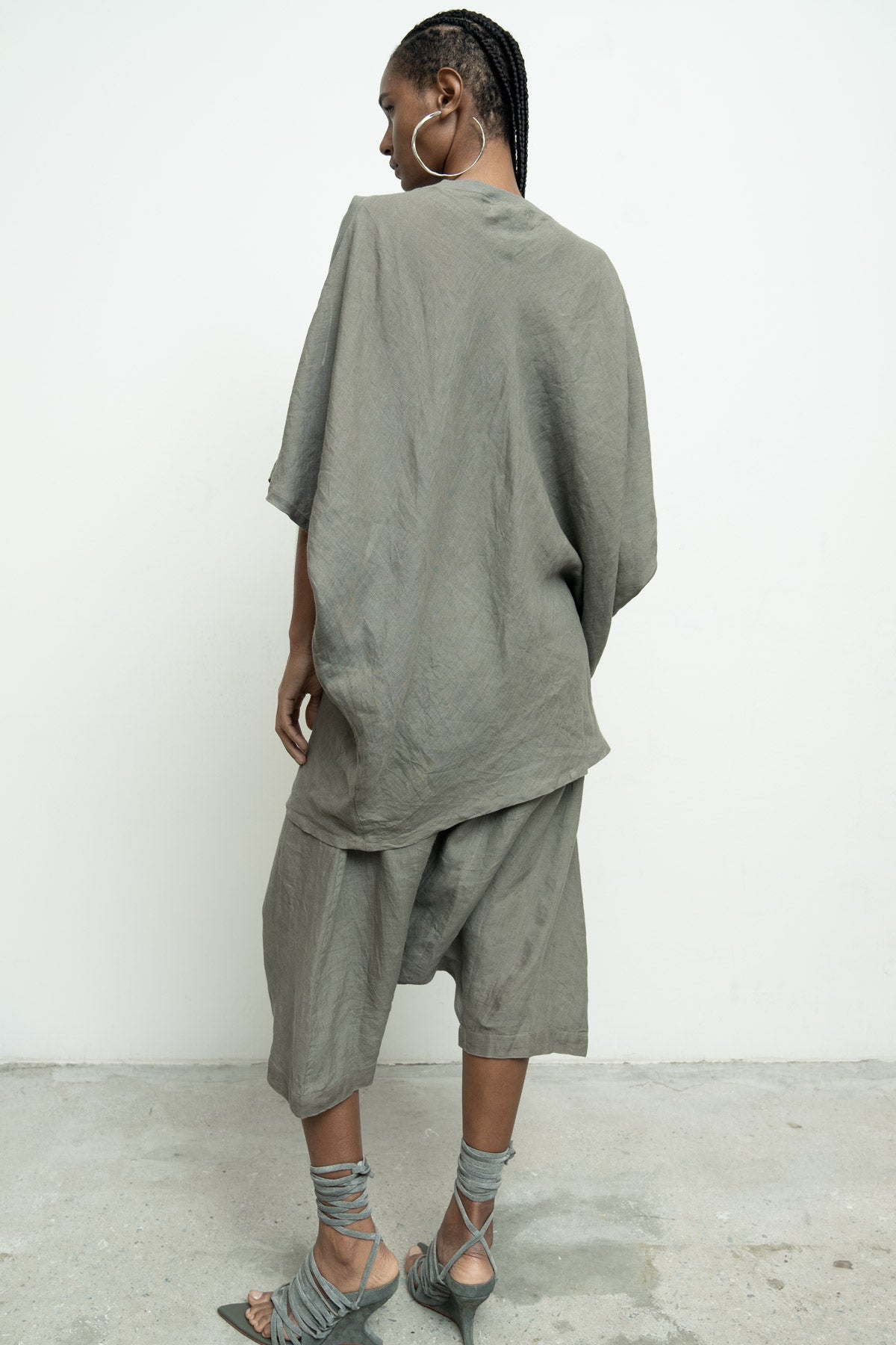 files/NicholasK-S-355-ShiftShirt-Slate-03.jpg