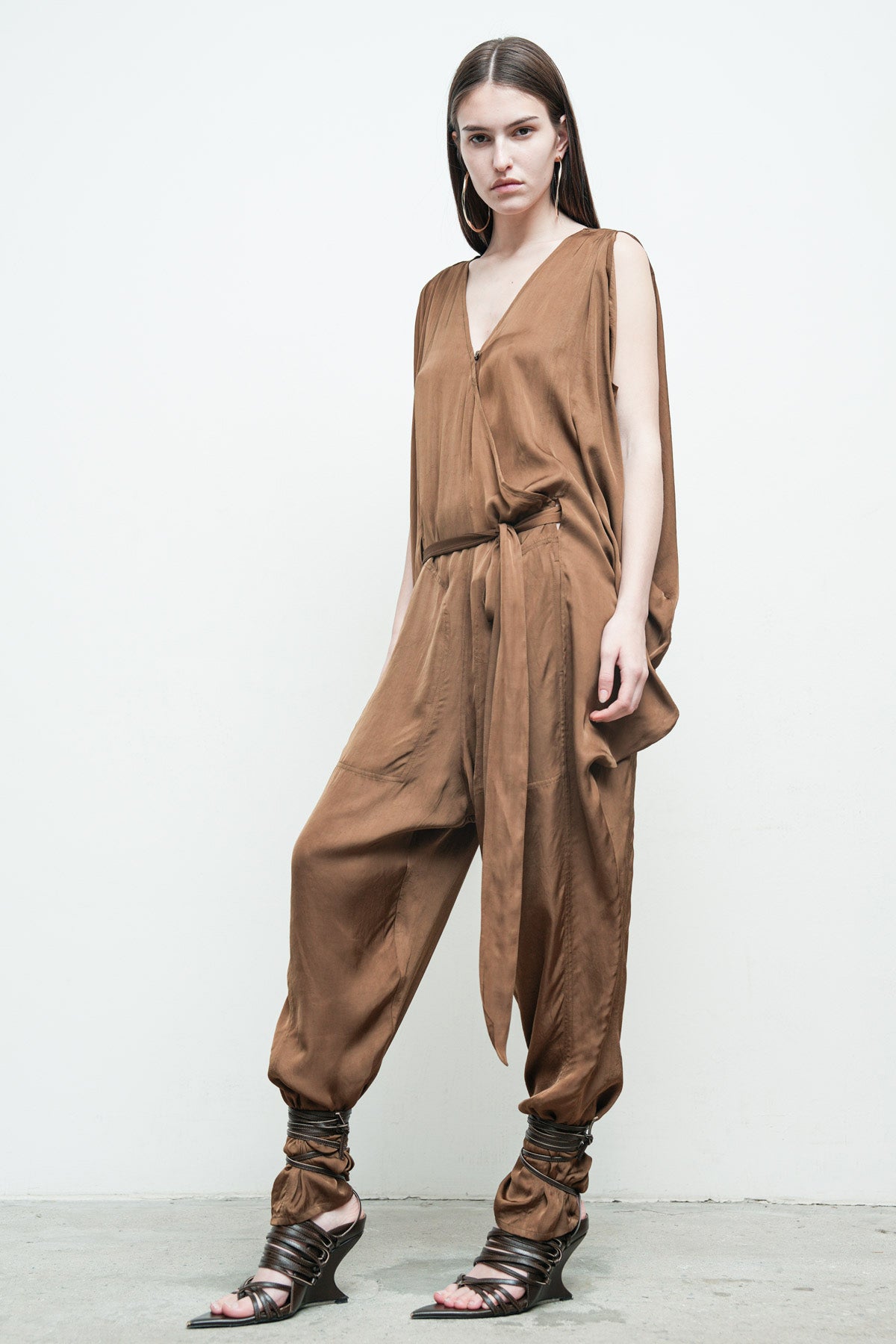 files/NicholasK-SD-339E-RueJumper-Bronze-04.jpg