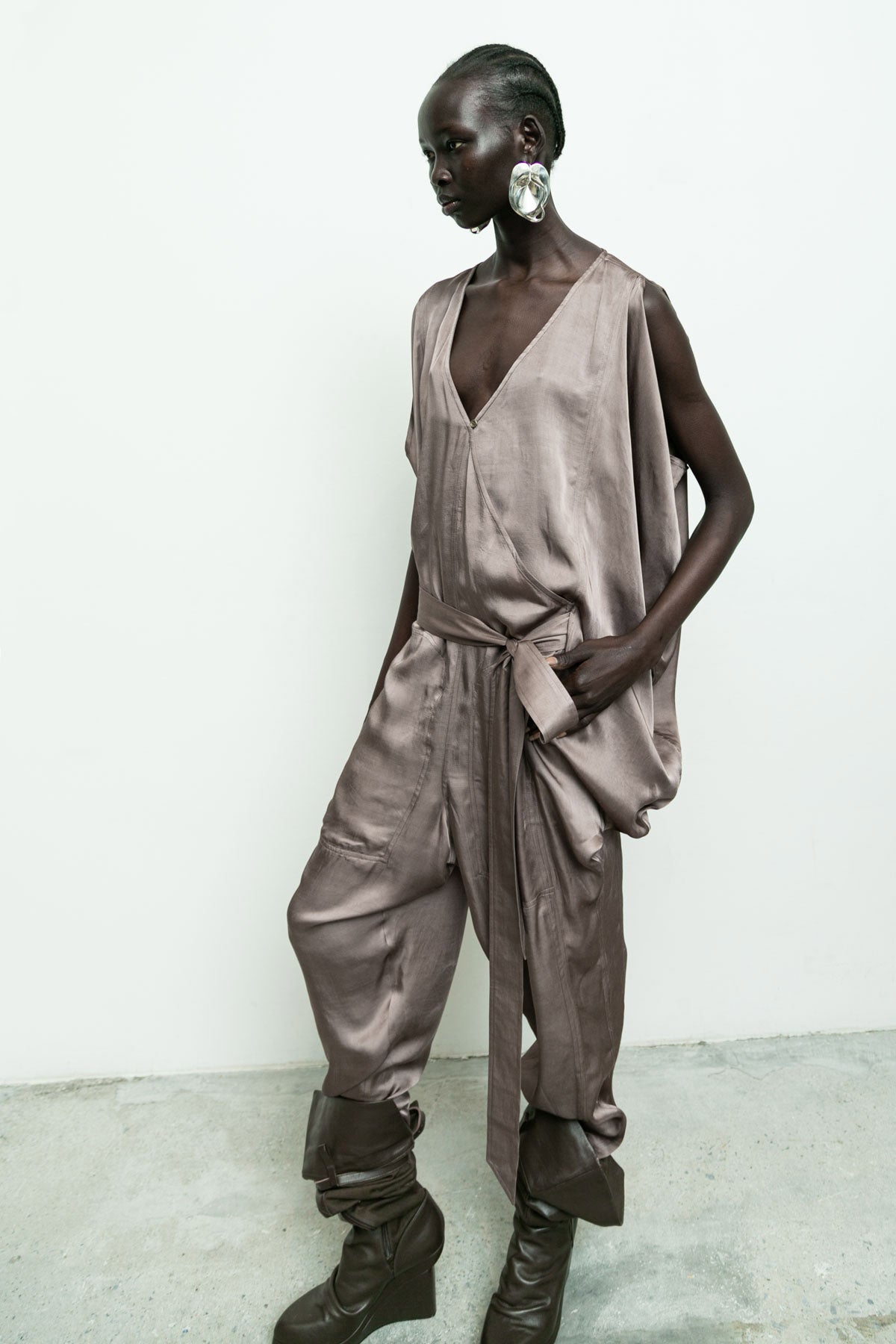 files/NicholasK-SD-339E-RueJumper-Taupe-03.jpg