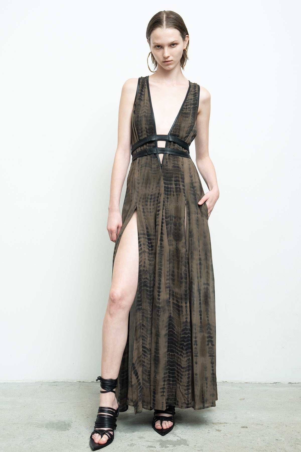 files/NicholasK-SD-424-RhineDress-DuneFernBlack-01.jpg