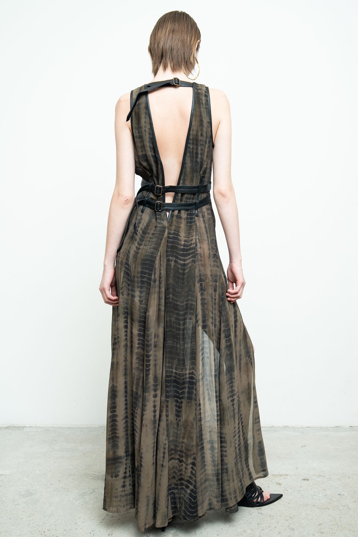 files/NicholasK-SD-424-RhineDress-DuneFernBlack-03.jpg