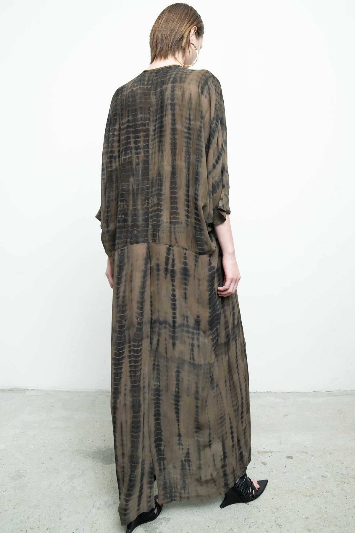 files/NicholasK-SD-475C-TristandDress-DuneFernBlack-02.jpg