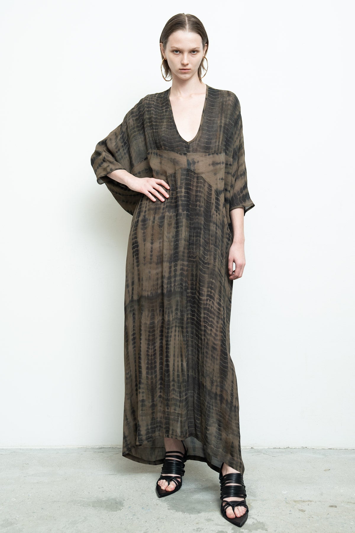 files/NicholasK-SD-475C-TristandDress-DuneFernBlack-03.jpg