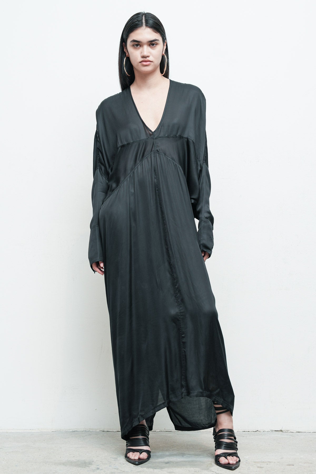 files/NicholasK-SD-516-TristanDrape-Black-03.jpg