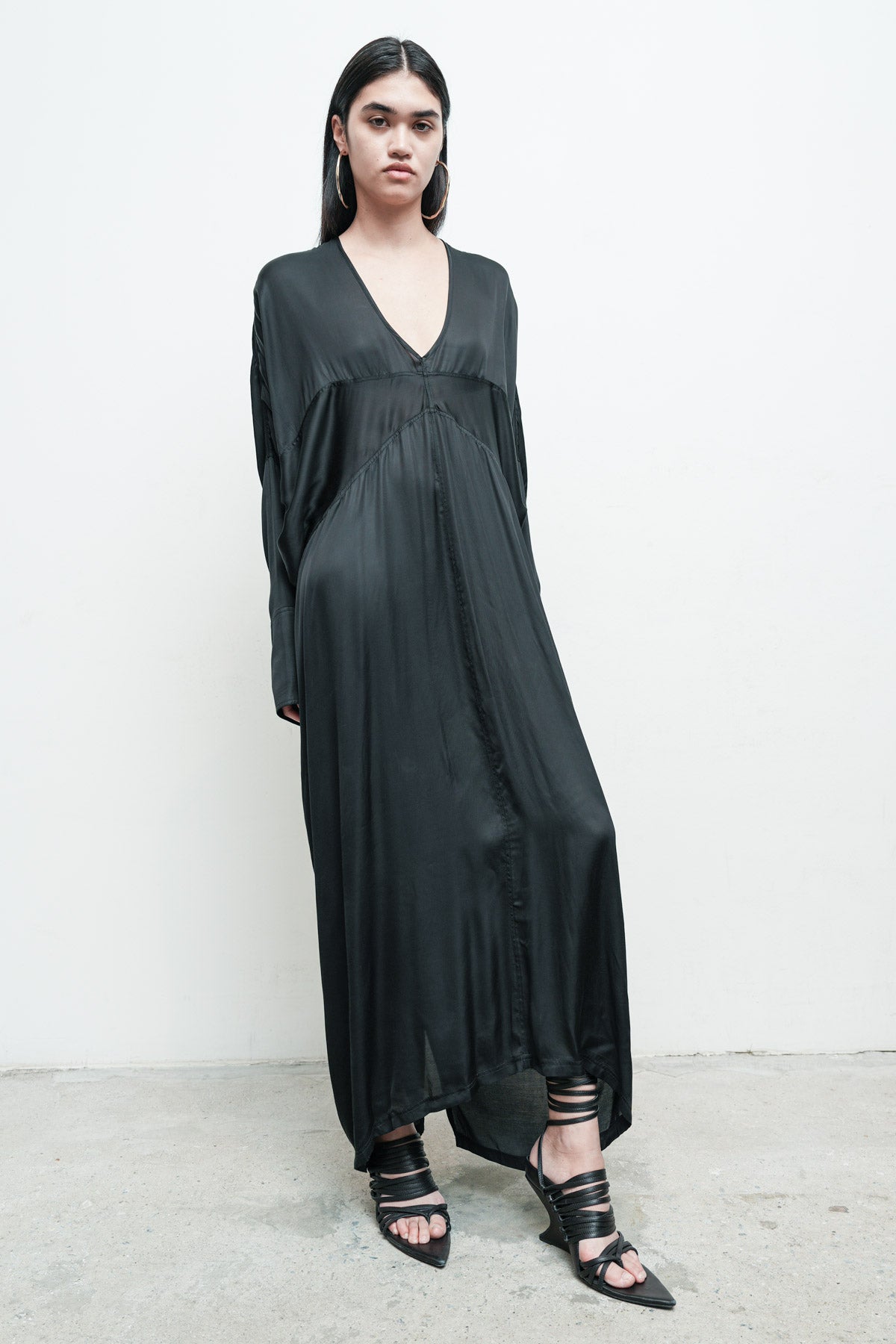 files/NicholasK-SD-516-TristanDrape-Black-04.jpg