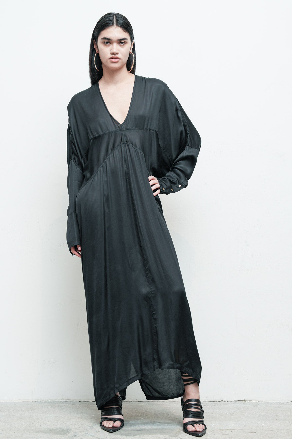 files/NicholasK-SD-516-TristanDrape-Black-05.jpg