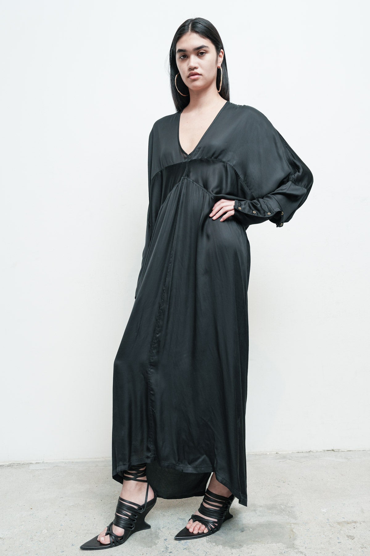 files/NicholasK-SD-516-TristanDrape-Black-07.jpg