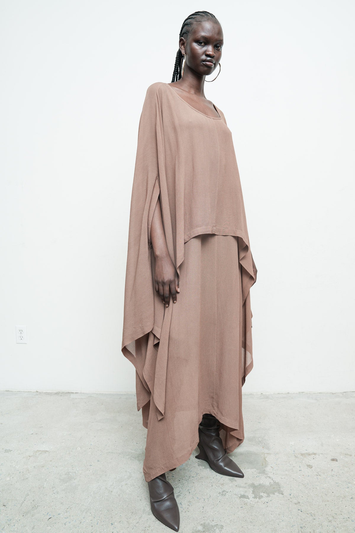 files/NicholasK-SD-570B-EresDress-Champagne-011.jpg