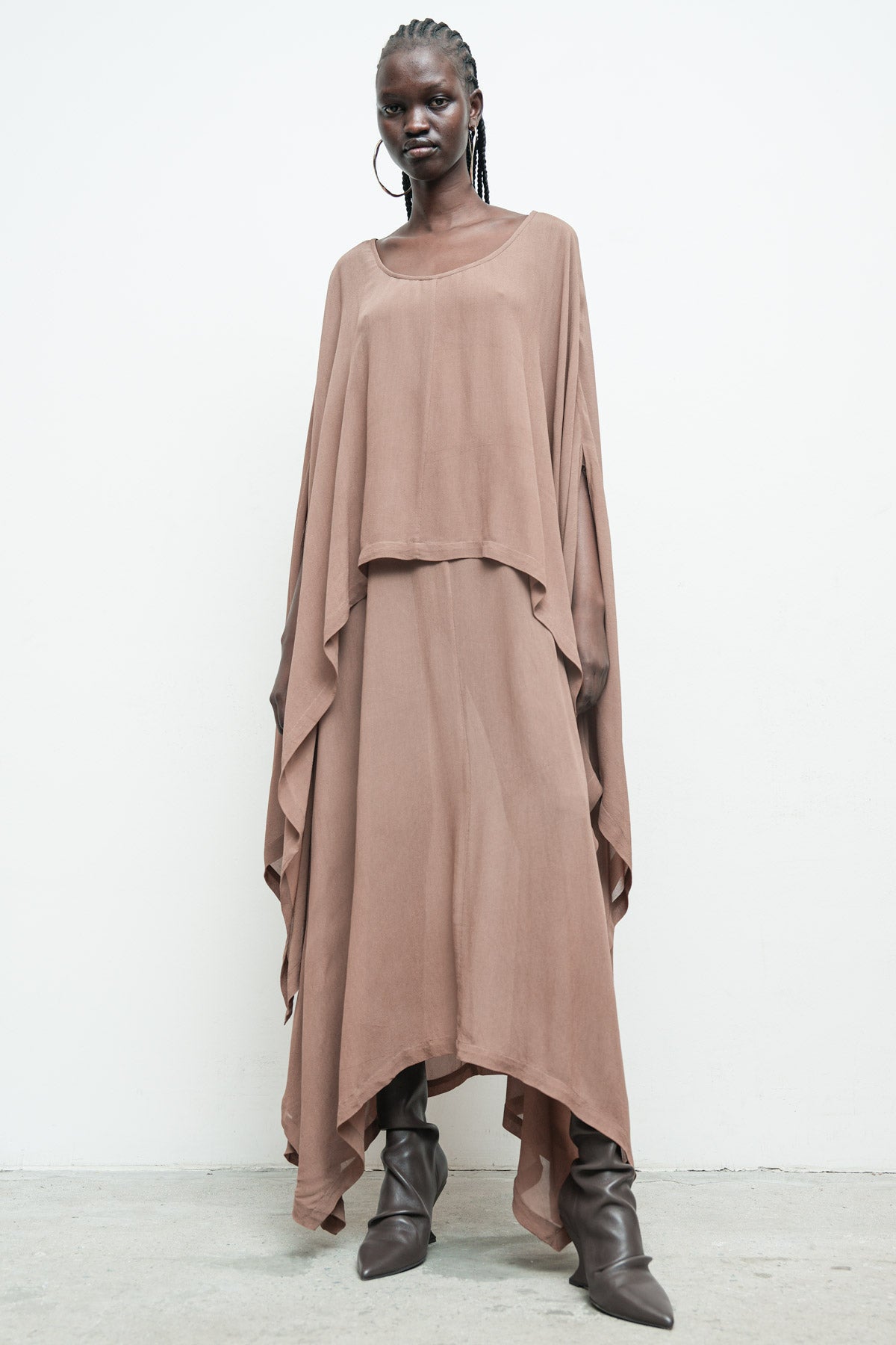 files/NicholasK-SD-570B-EresDress-Champagne-03.jpg