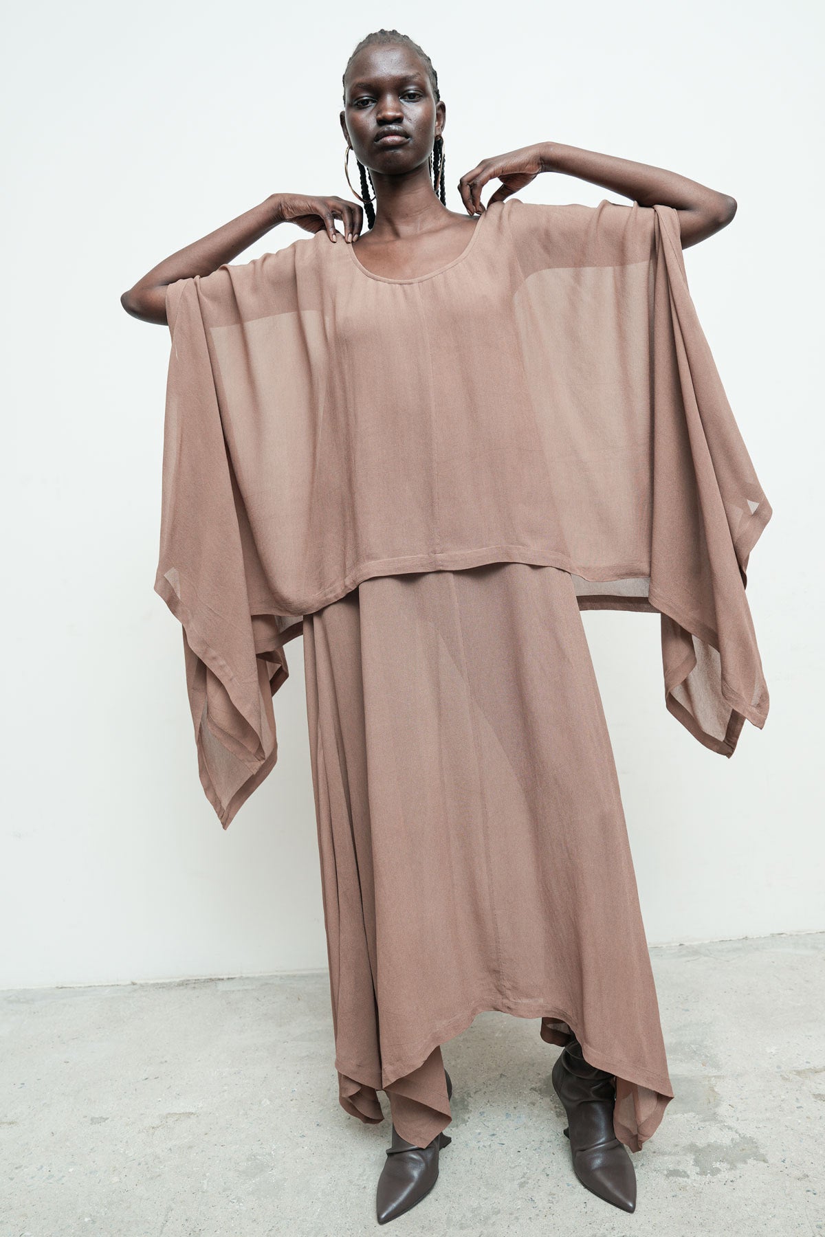 files/NicholasK-SD-570B-EresDress-Champagne-04.jpg