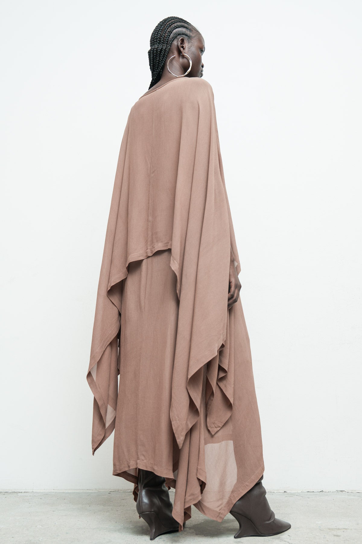 files/NicholasK-SD-570B-EresDress-Champagne-05.jpg