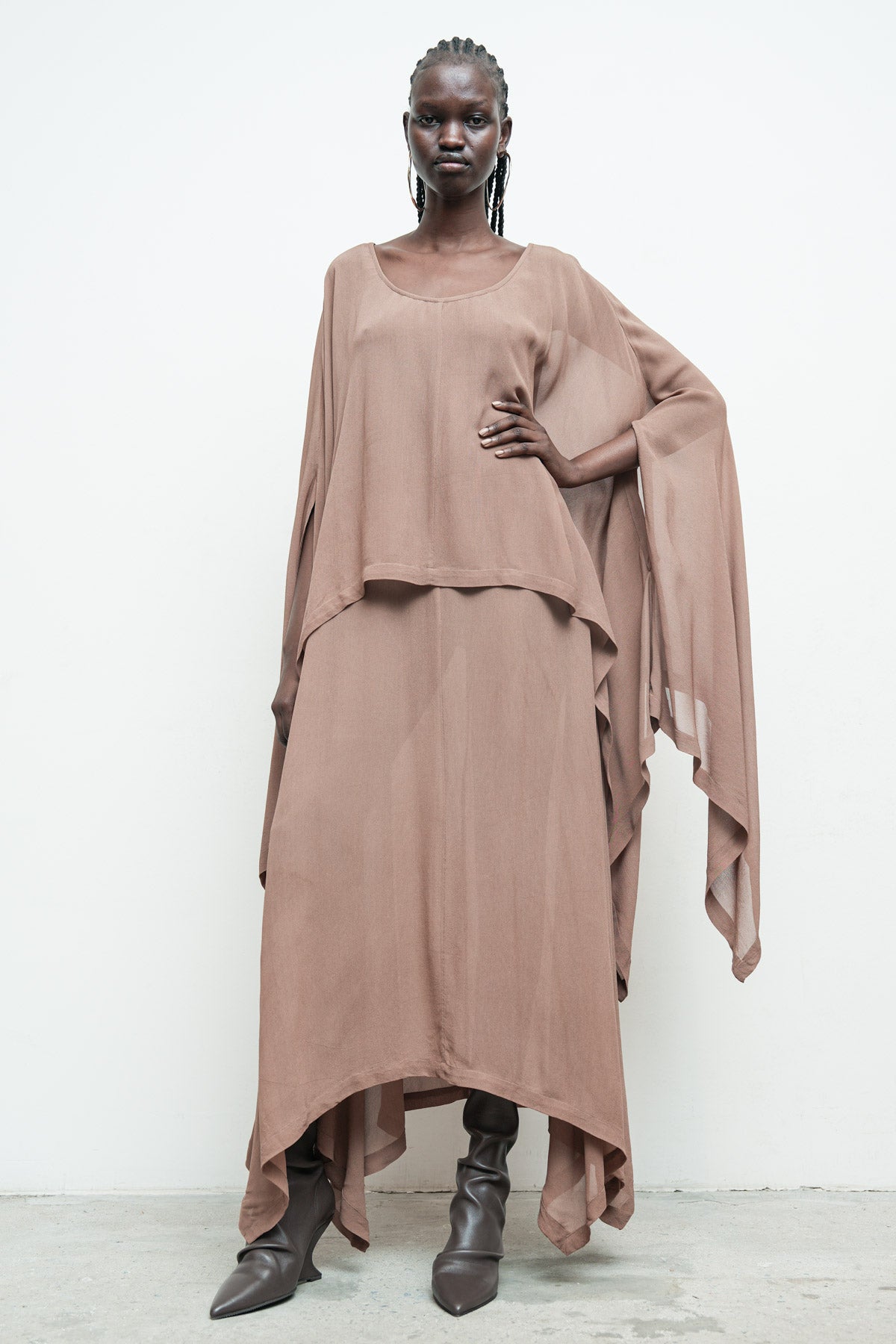 files/NicholasK-SD-570B-EresDress-Champagne-06.jpg