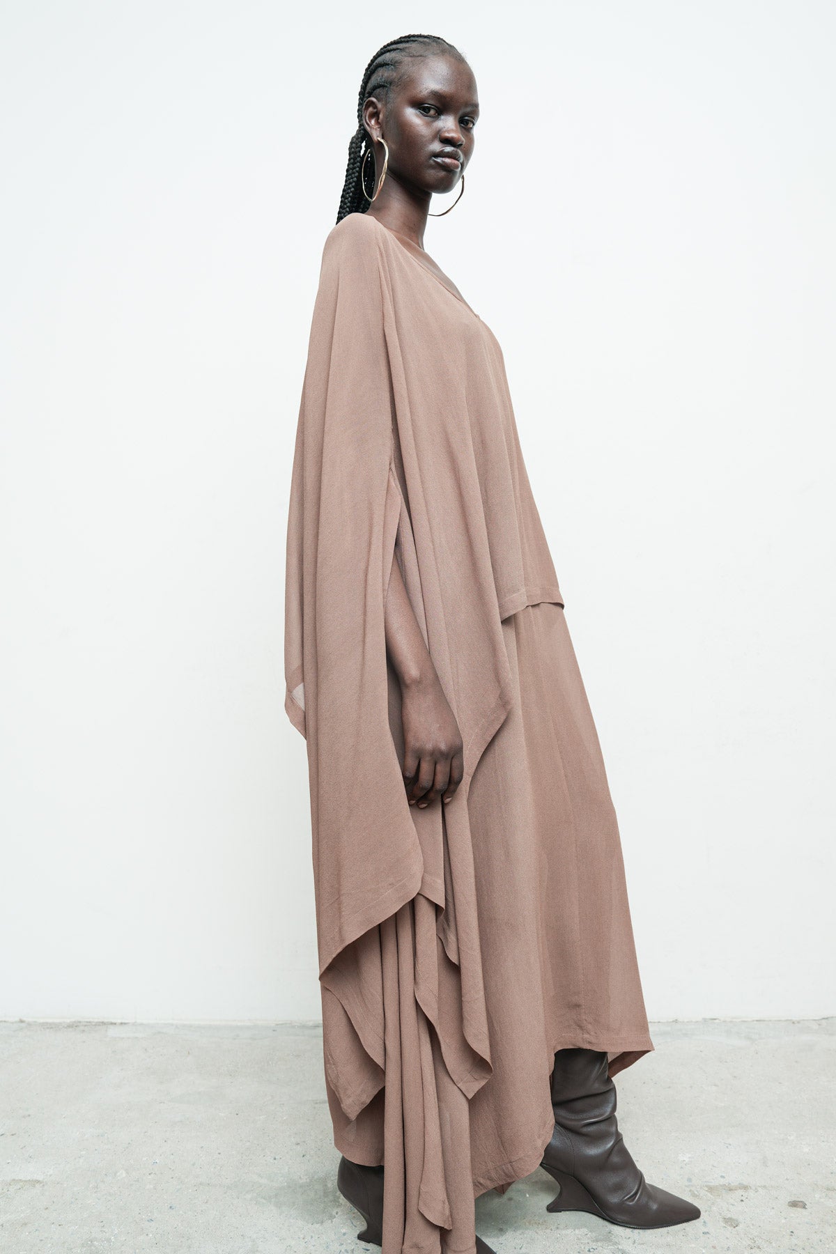 files/NicholasK-SD-570B-EresDress-Champagne-08.jpg
