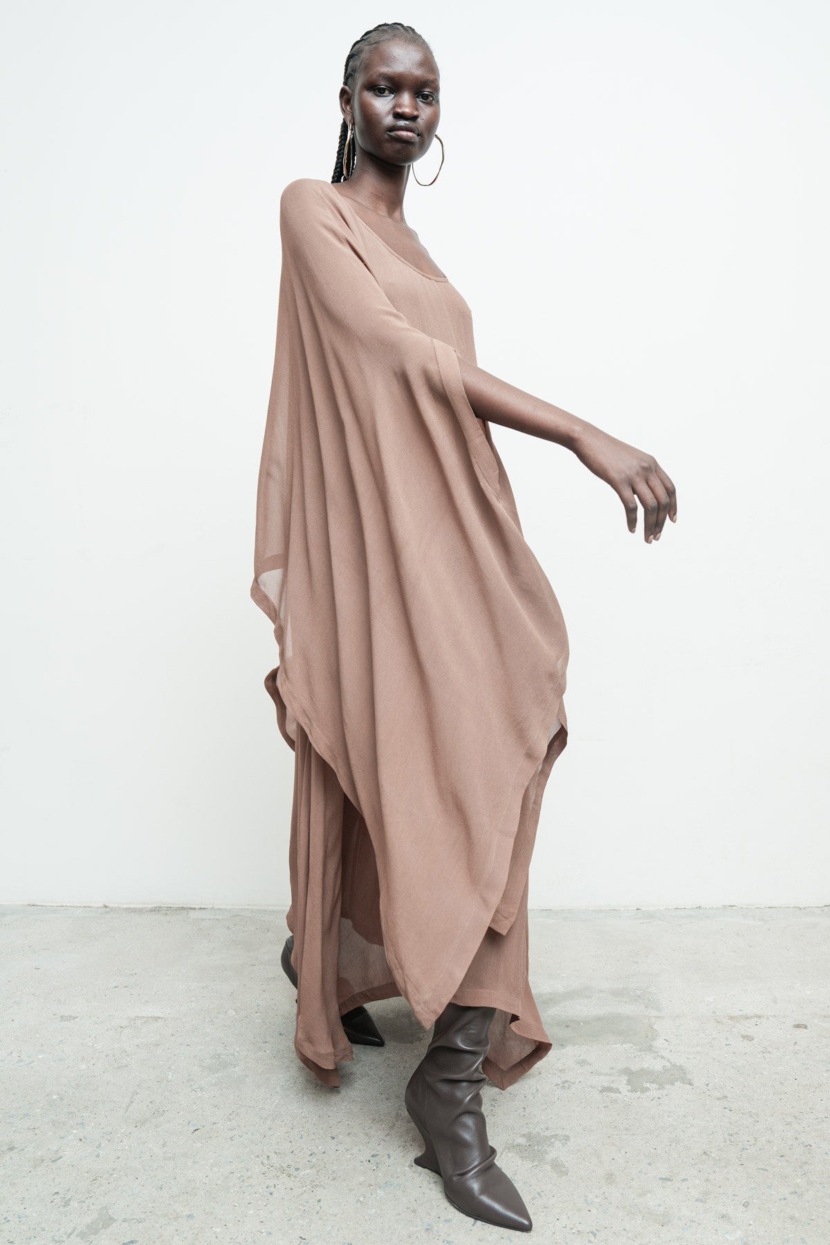 files/NicholasK-SD-570B-EresDress-Champagne-09.jpg