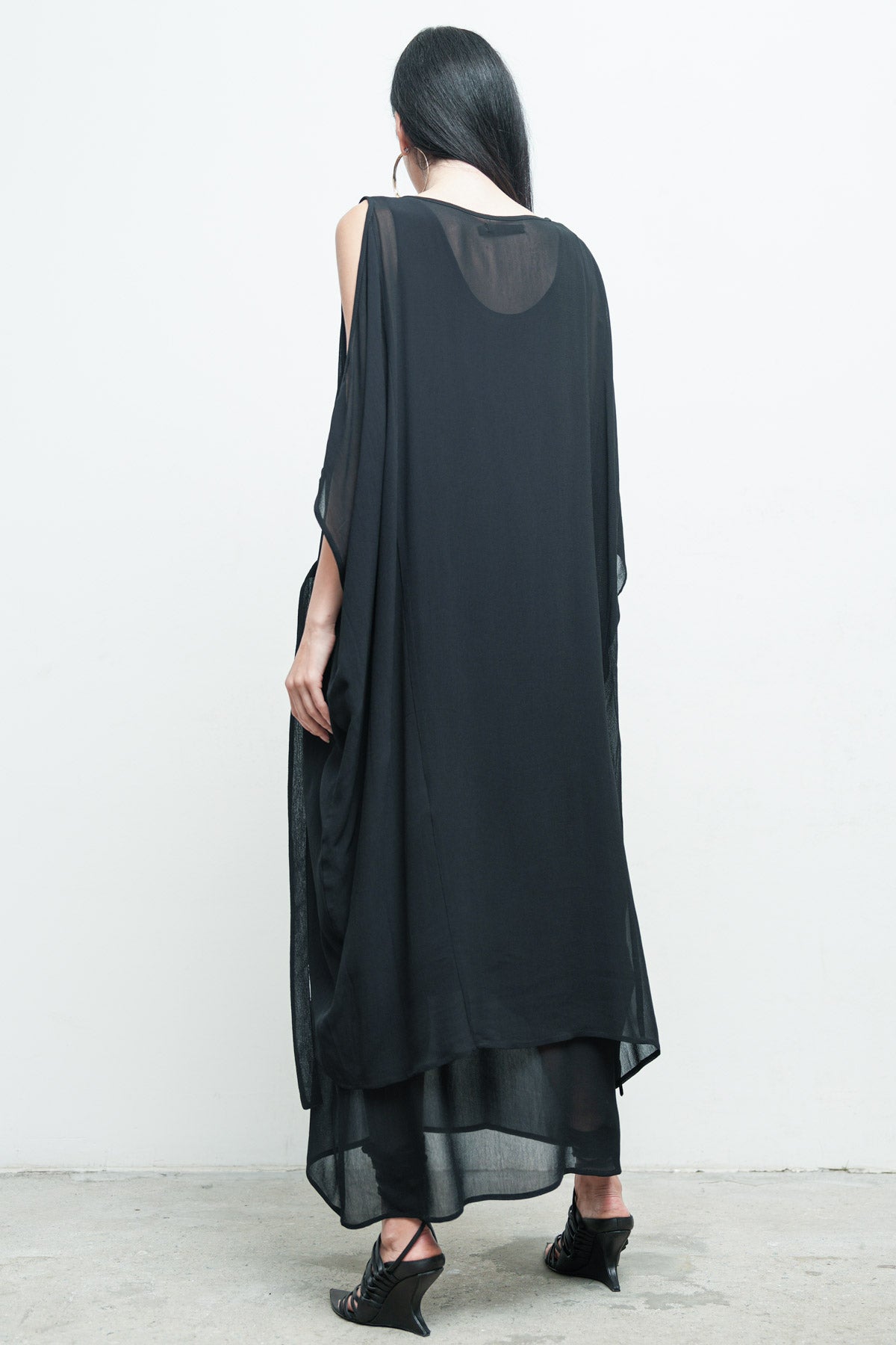 files/NicholasK-SD-630-DrewDress-Black-08_a6d5ca3f-d858-454f-aa46-0d298a99eb4a.jpg
