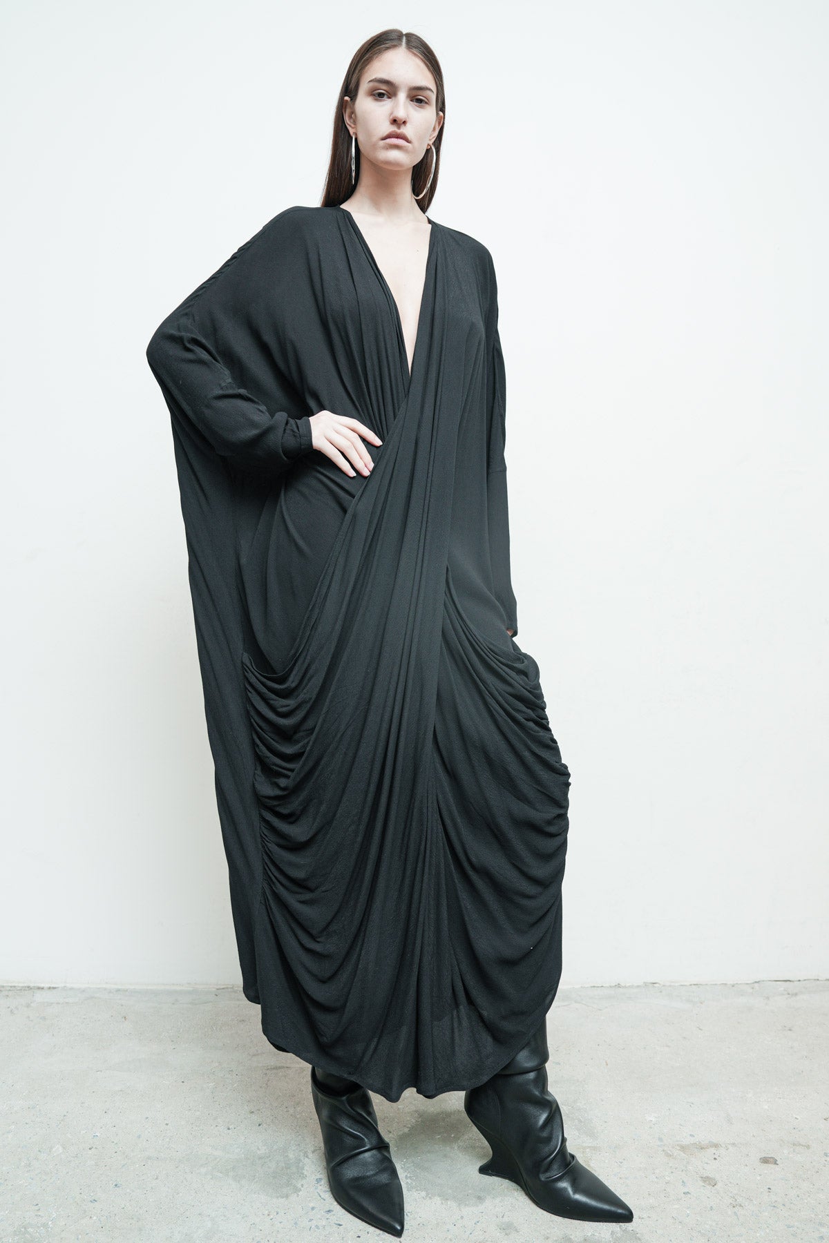 files/NicholasK-SD-643-NoemiDress-Black-01.jpg