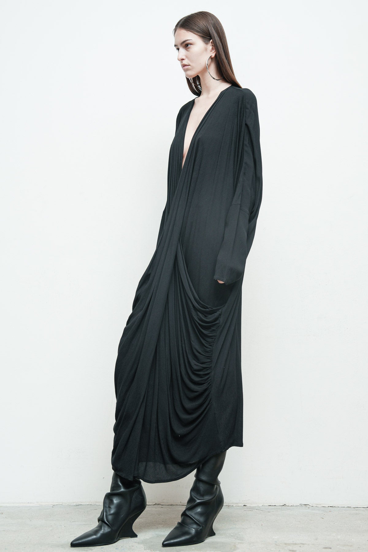 files/NicholasK-SD-643-NoemiDress-Black-03.jpg