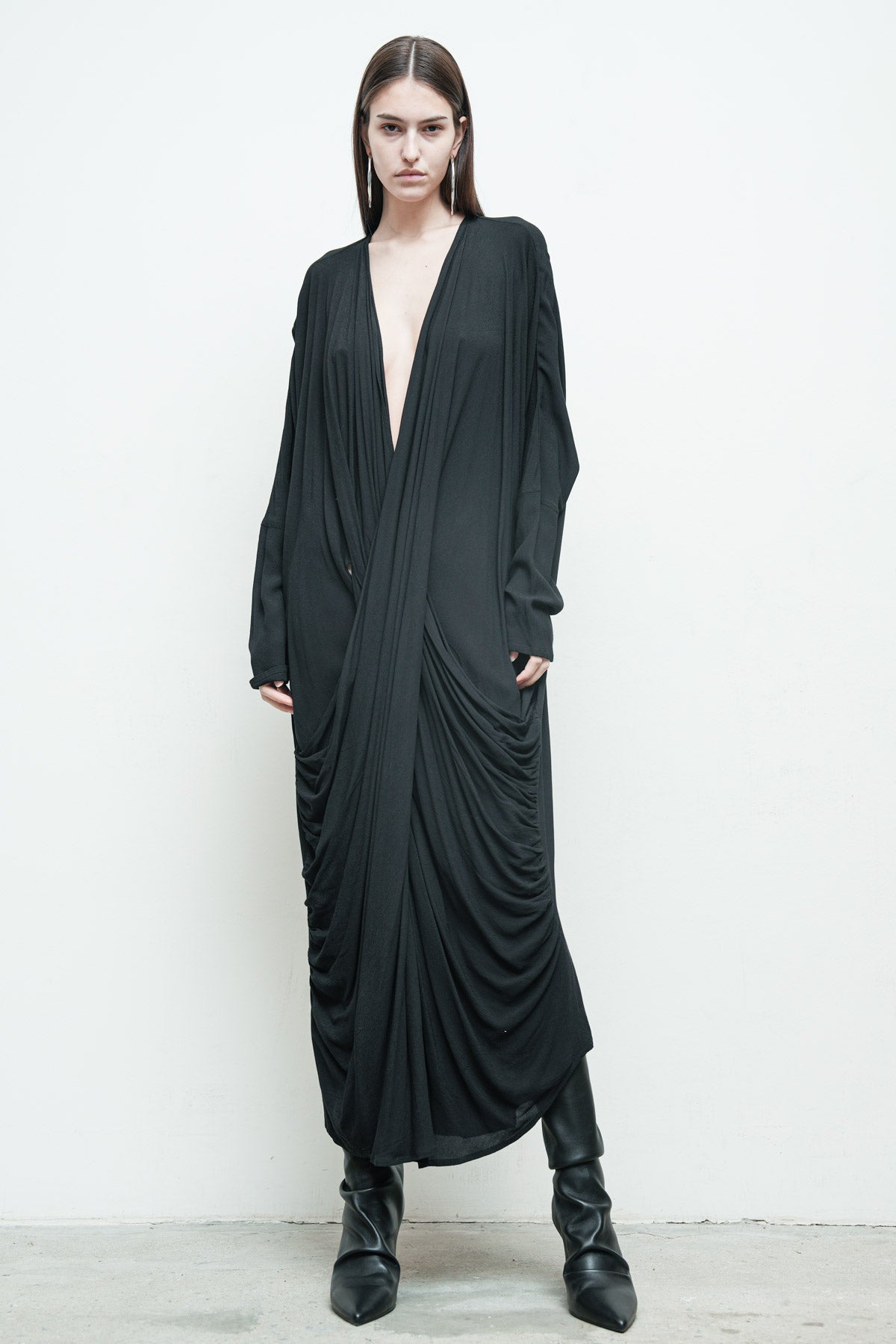 files/NicholasK-SD-643-NoemiDress-Black-04.jpg