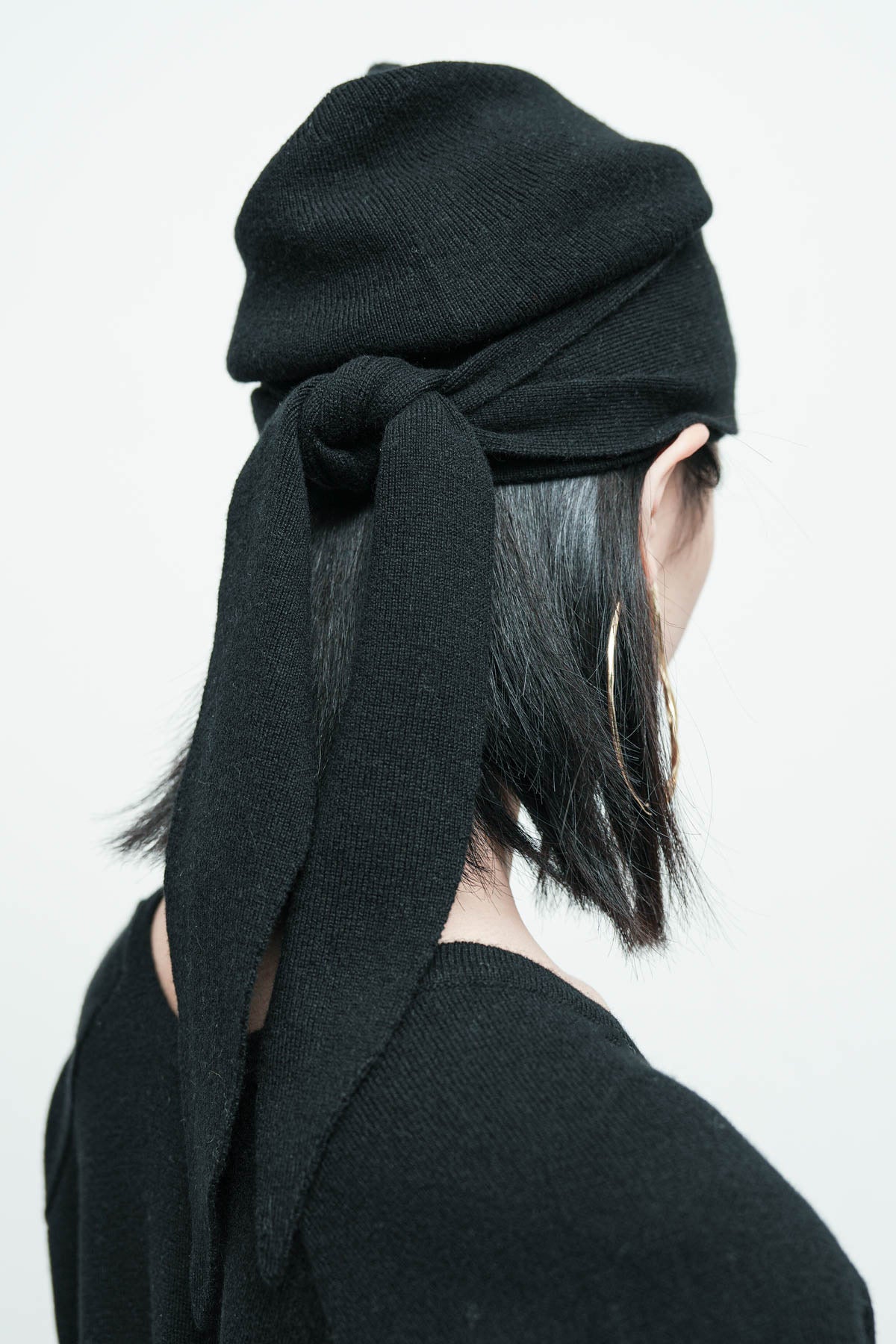 files/NicholasK-SW-289I-SeriusSweater-Black-KP-342F-SweaterSkant-Black-A-203C-WrapBeanie-Black-02.jpg