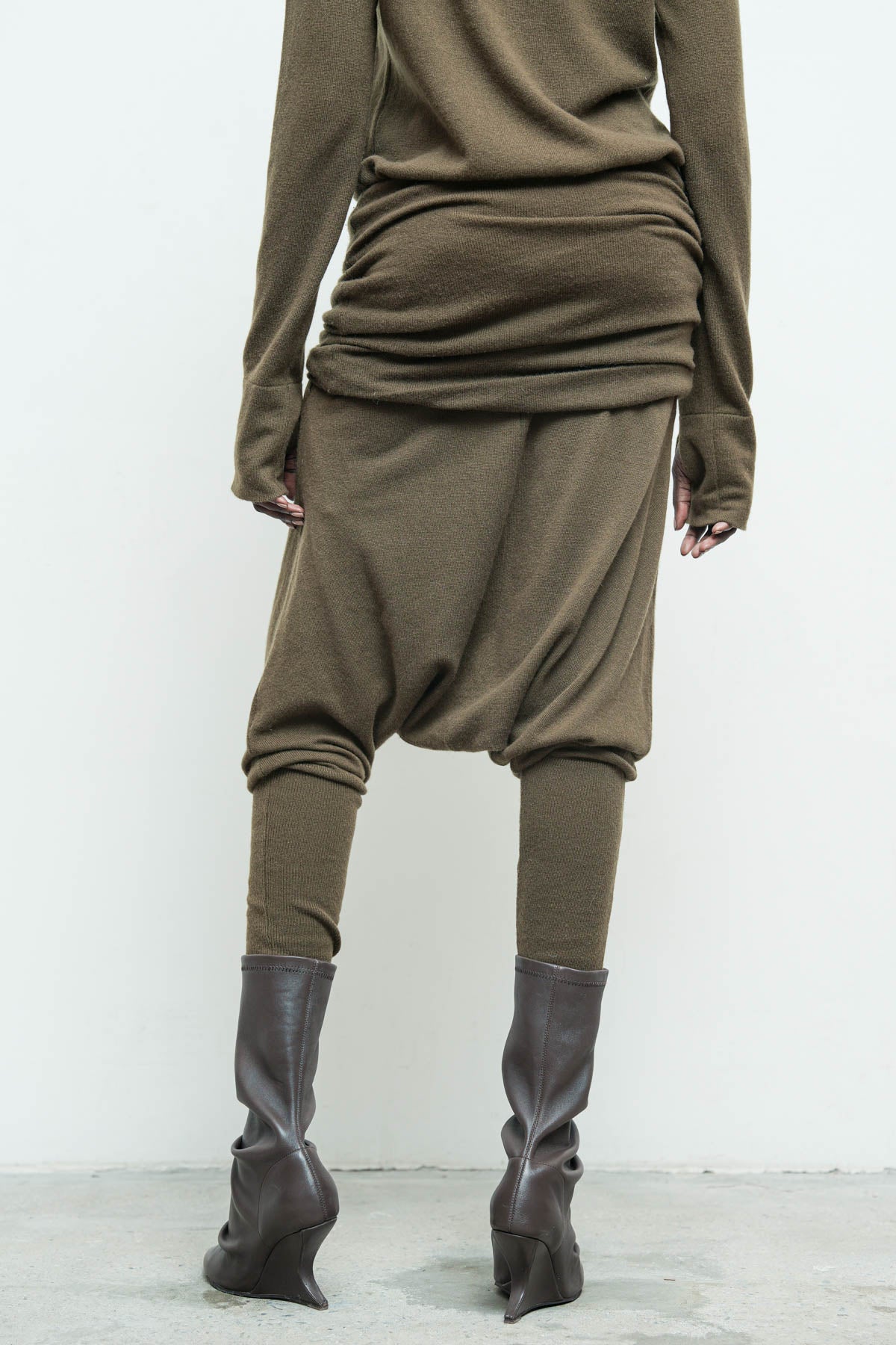 files/NicholasK-SW-295B-ClarkHoody-Bronze-KP-350-EnyaPant-Bronze-03.jpg