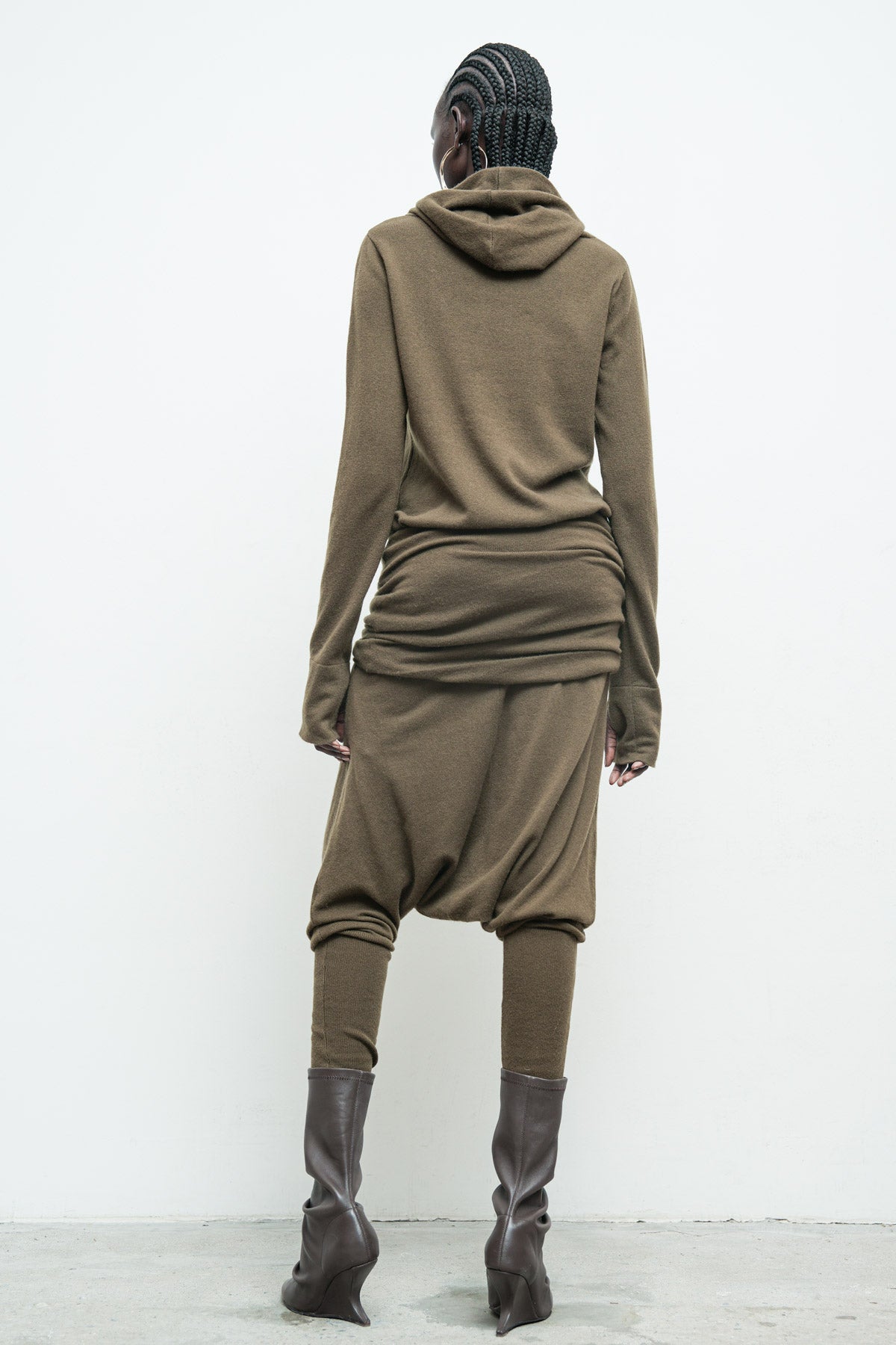 files/NicholasK-SW-295B-ClarkHoody-Bronze-KP-350-EnyaPant-Bronze-05.jpg