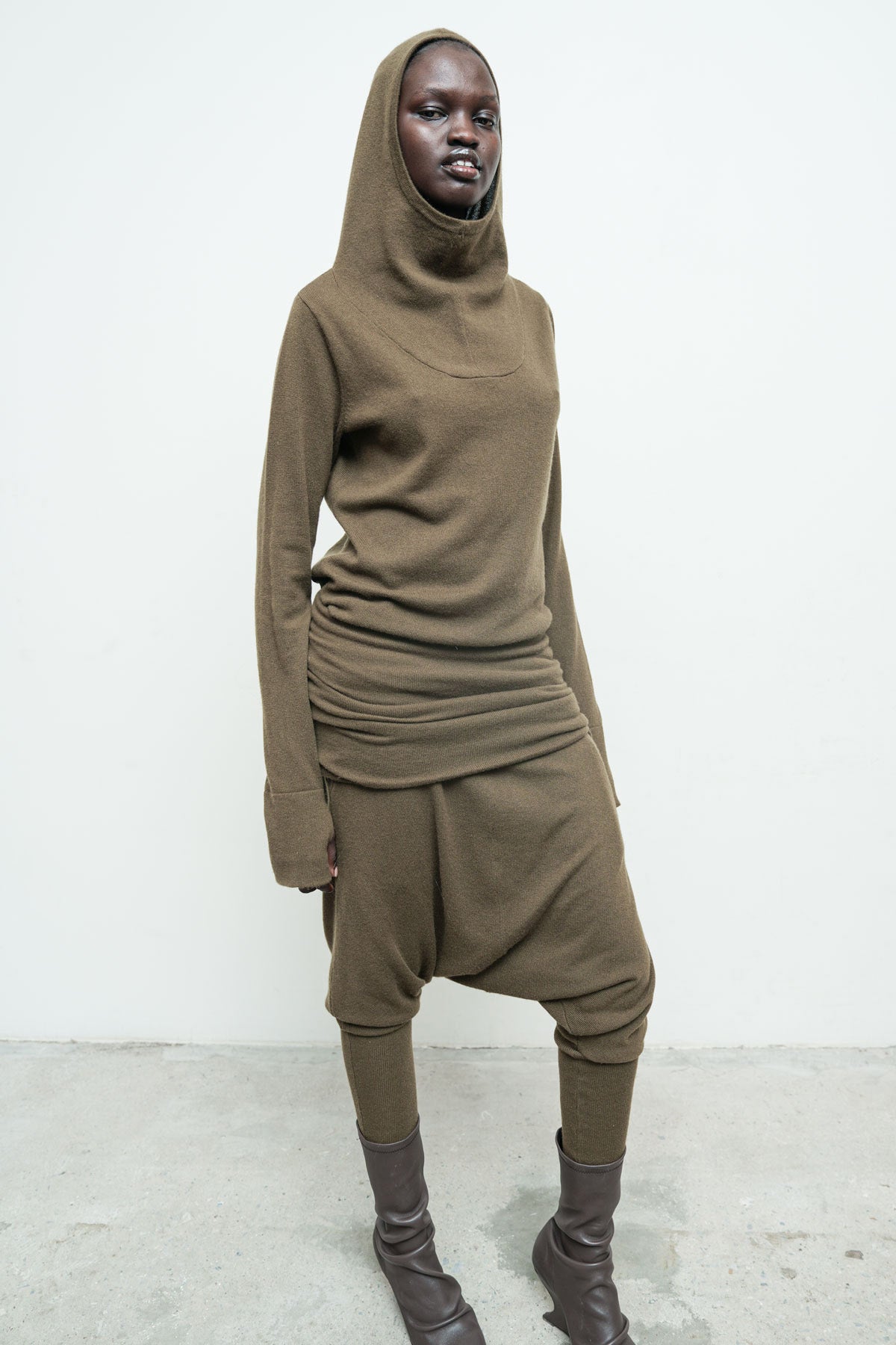 files/NicholasK-SW-295B-ClarkHoody-Bronze-KP-350-EnyaPant-Bronze-06.jpg