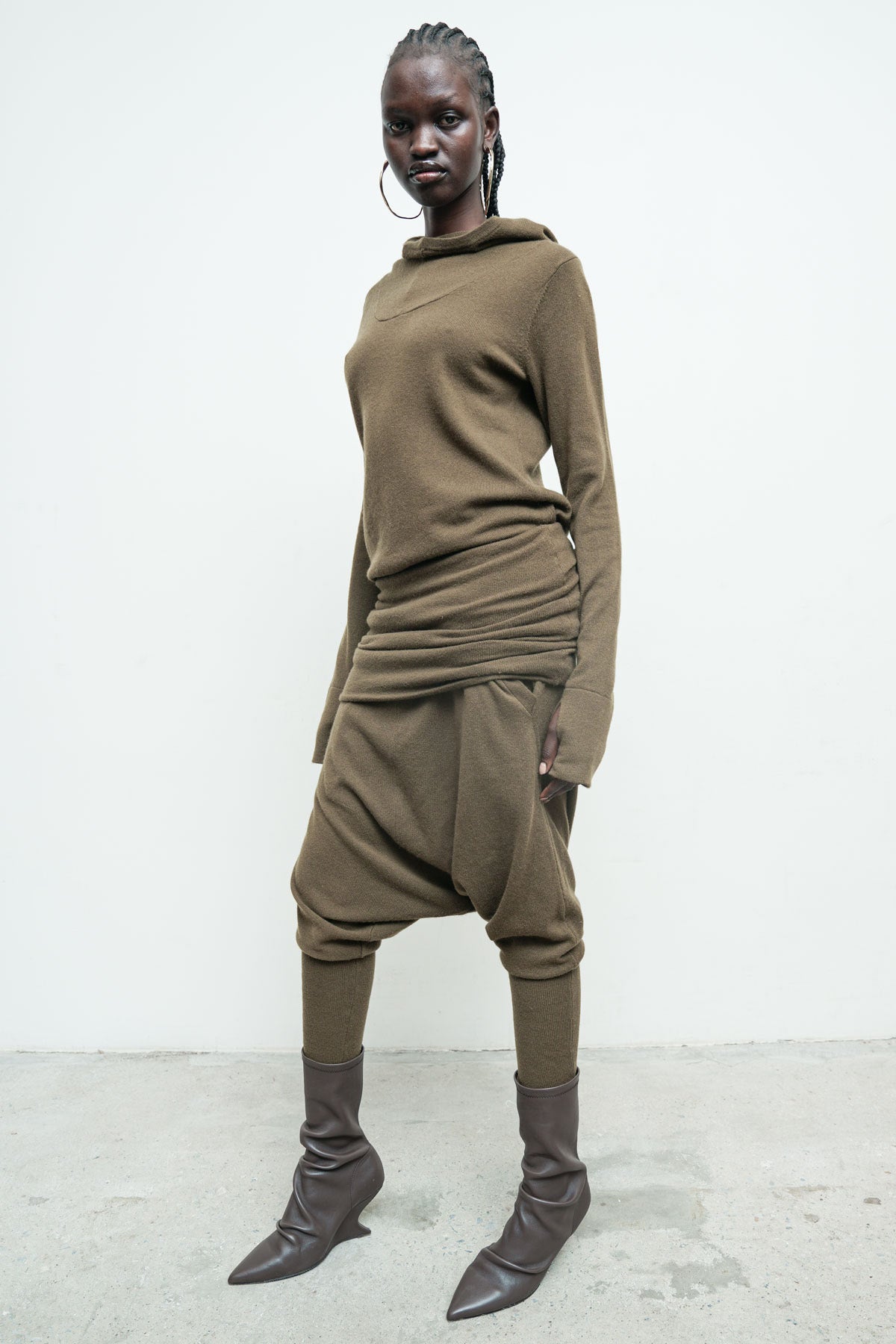 files/NicholasK-SW-295B-ClarkHoody-Bronze-KP-350-EnyaPant-Bronze-07.jpg