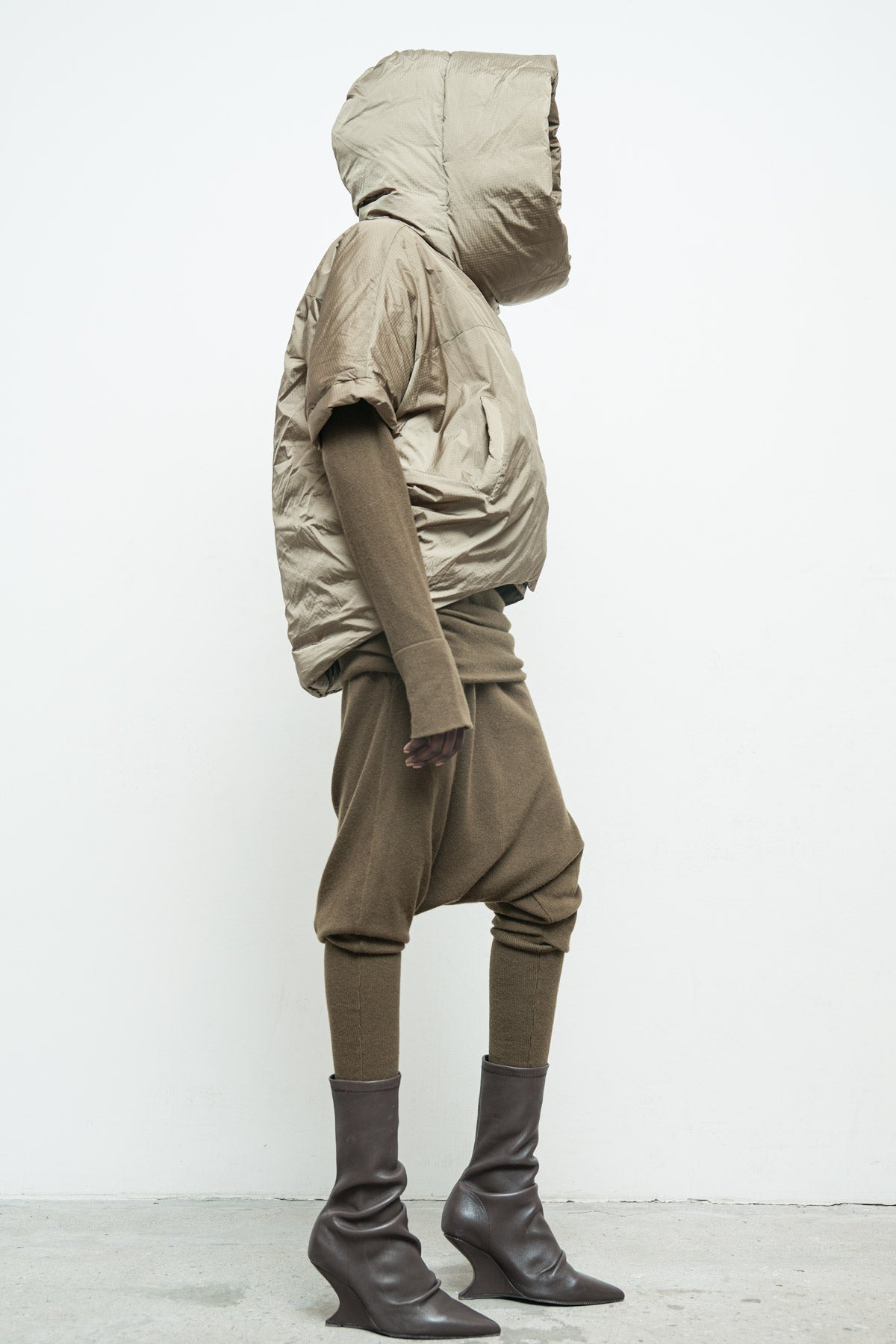 files/NicholasK-SW-295B-ClarkHoody-Bronze-KP-350-EnyaPant-Bronze-O-450B-EllieShrug-Bronze-02.jpg