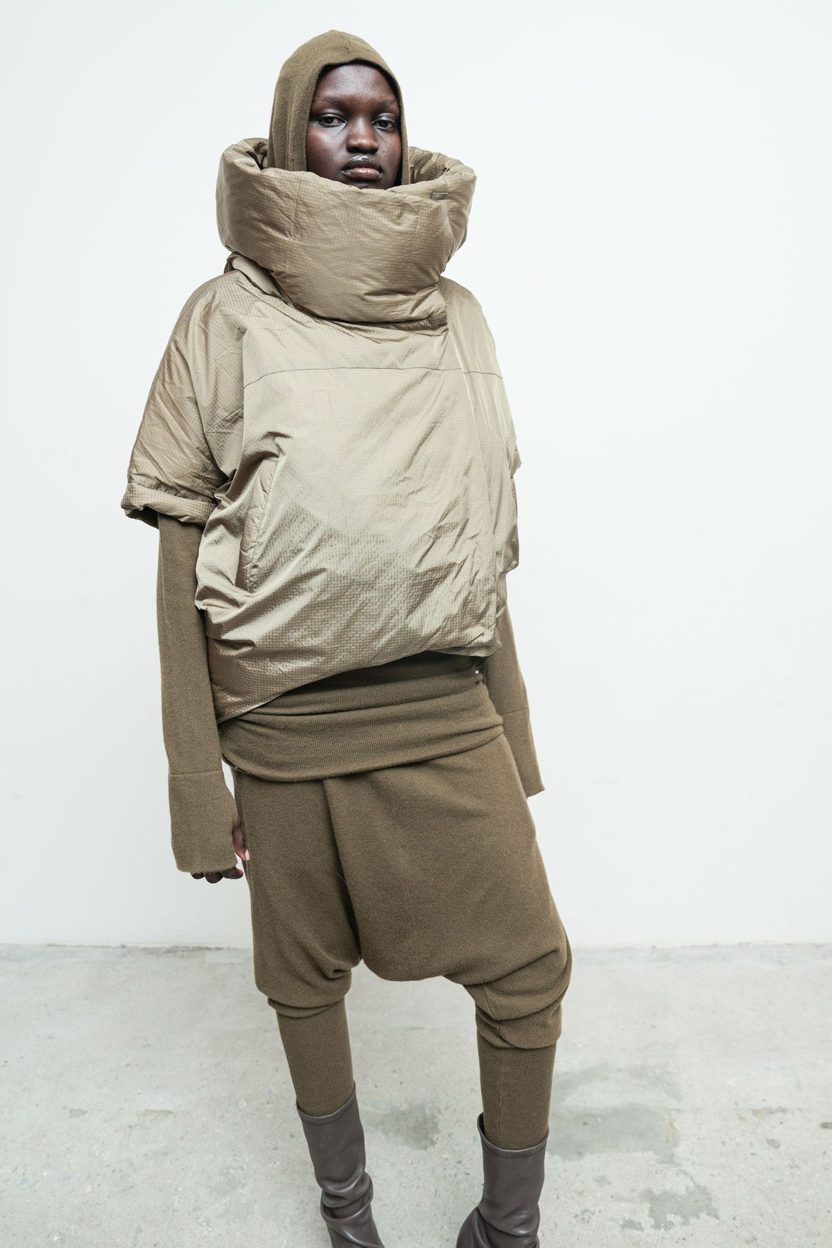 files/NicholasK-SW-295B-ClarkHoody-Bronze-KP-350-EnyaPant-Bronze-O-450B-EllieShrug-Bronze-05.jpg