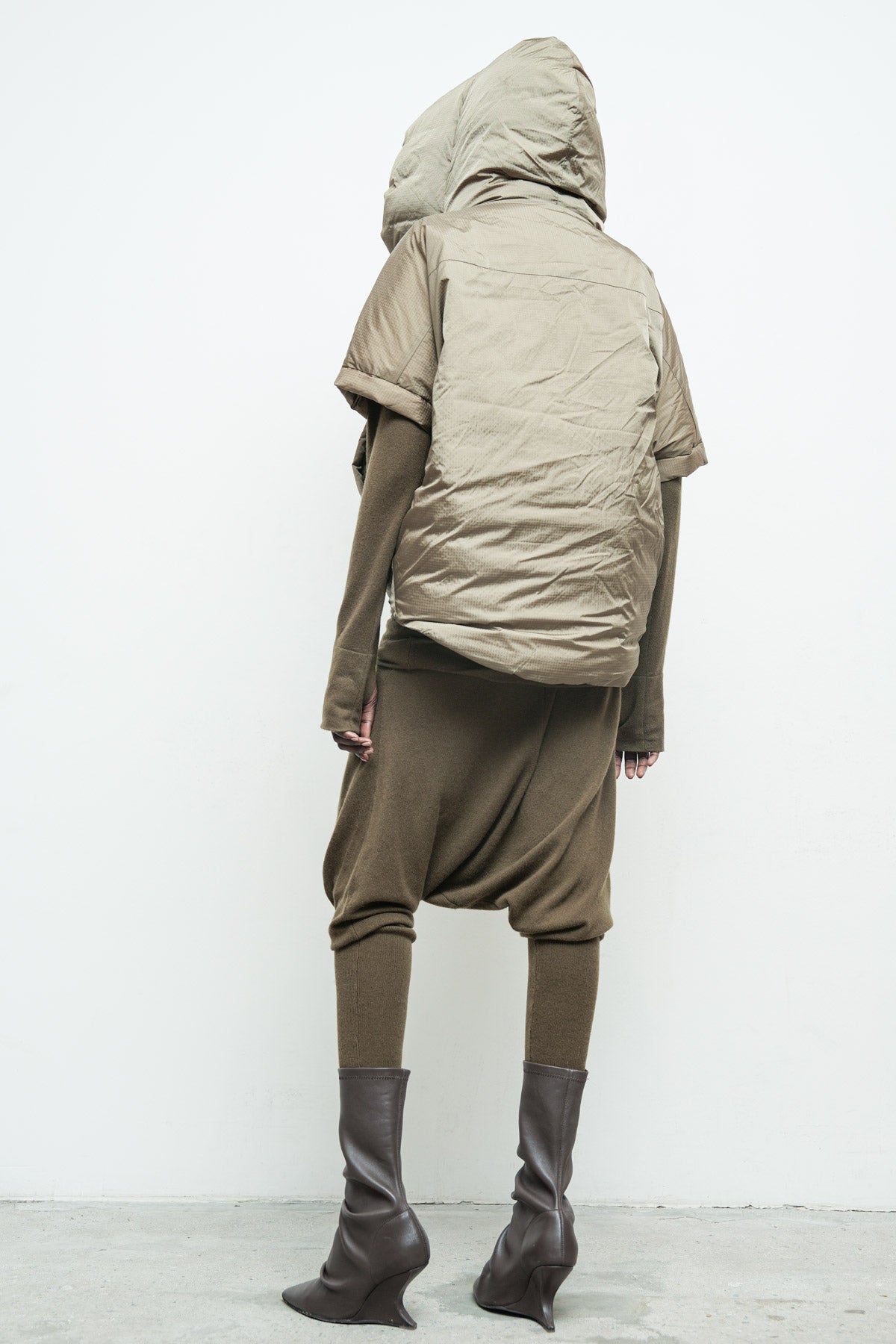 files/NicholasK-SW-295B-ClarkHoody-Bronze-KP-350-EnyaPant-Bronze-O-450B-EllieShrug-Bronze-06.jpg