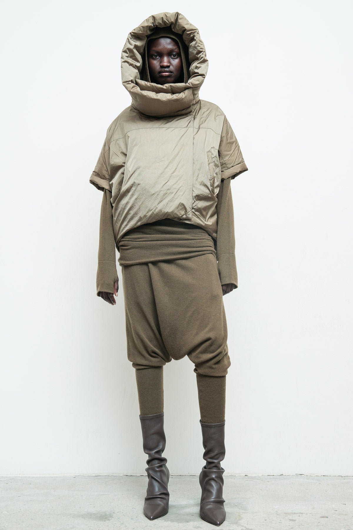 files/NicholasK-SW-295B-ClarkHoody-Bronze-KP-350-EnyaPant-Bronze-O-450B-EllieShrug-Bronze-07.jpg