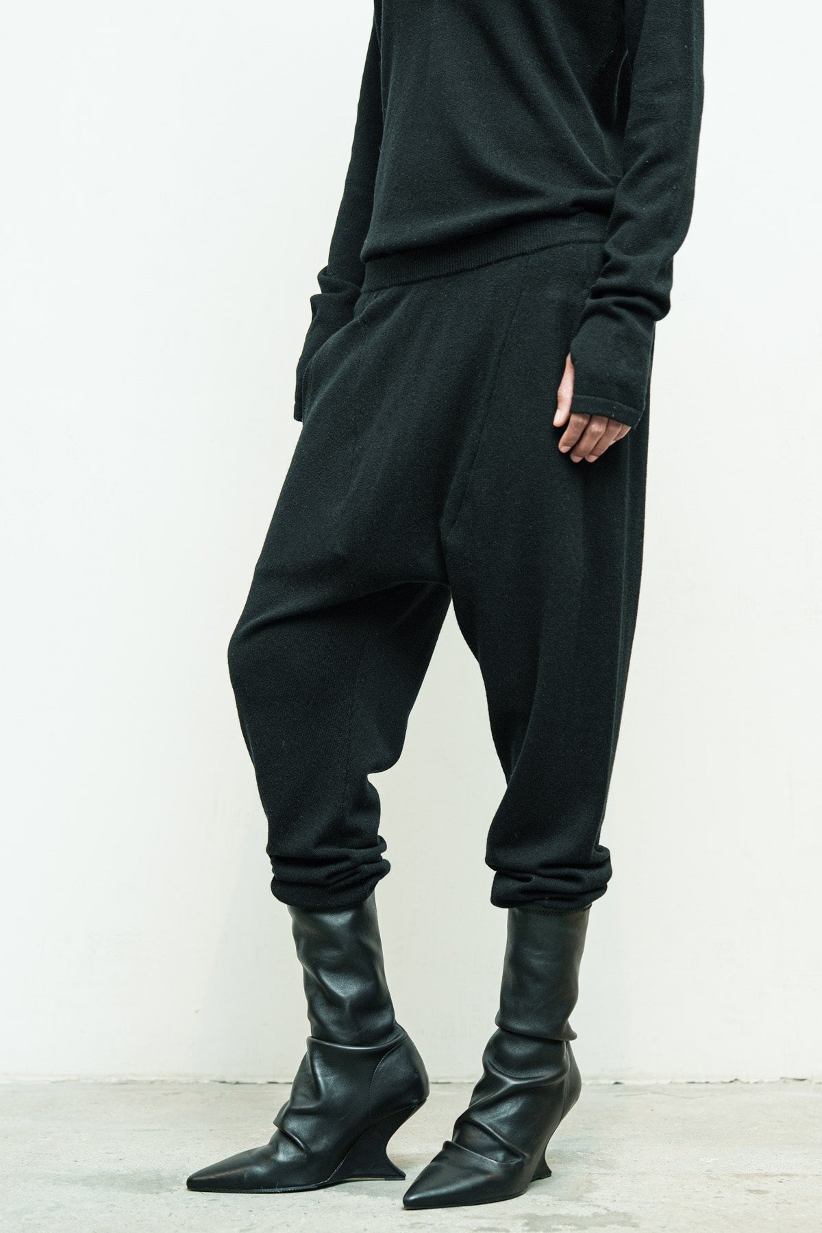 files/NicholasK-SW-408B-reversibleLowVSweater-Black-KP-351-JadenPant-Black-04.jpg