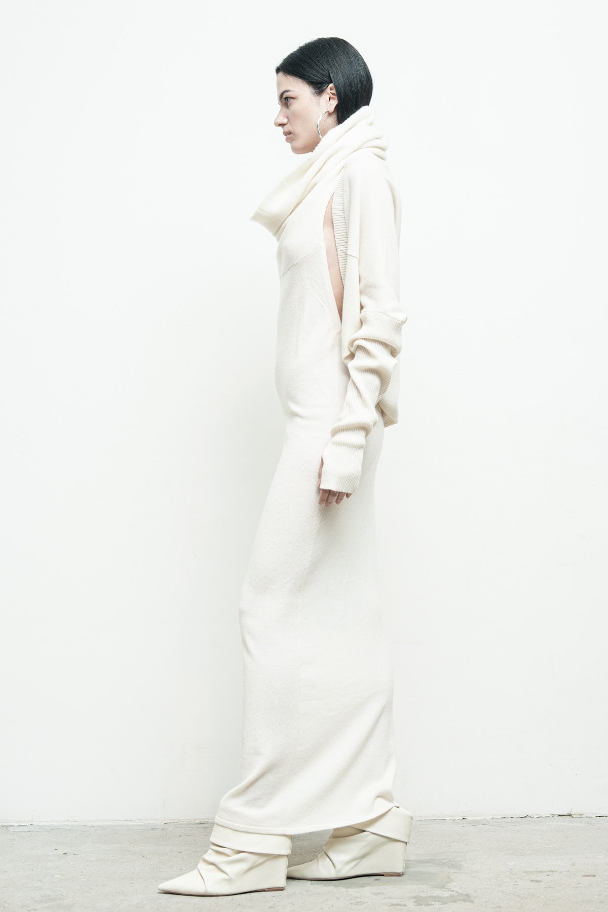 files/NicholasK-SW-413B-HighlandShrug-OffWhite-09.jpg