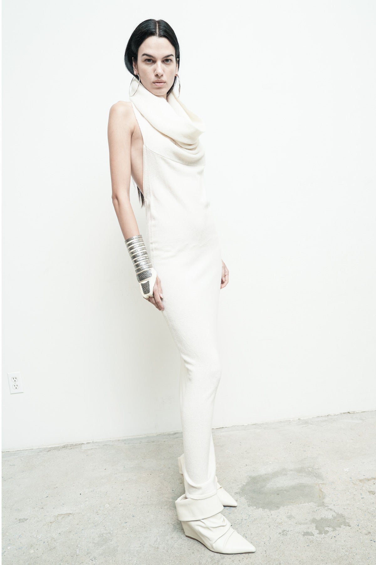files/NicholasK-SW-471-PhoenixDress-OffWhite-05.jpg