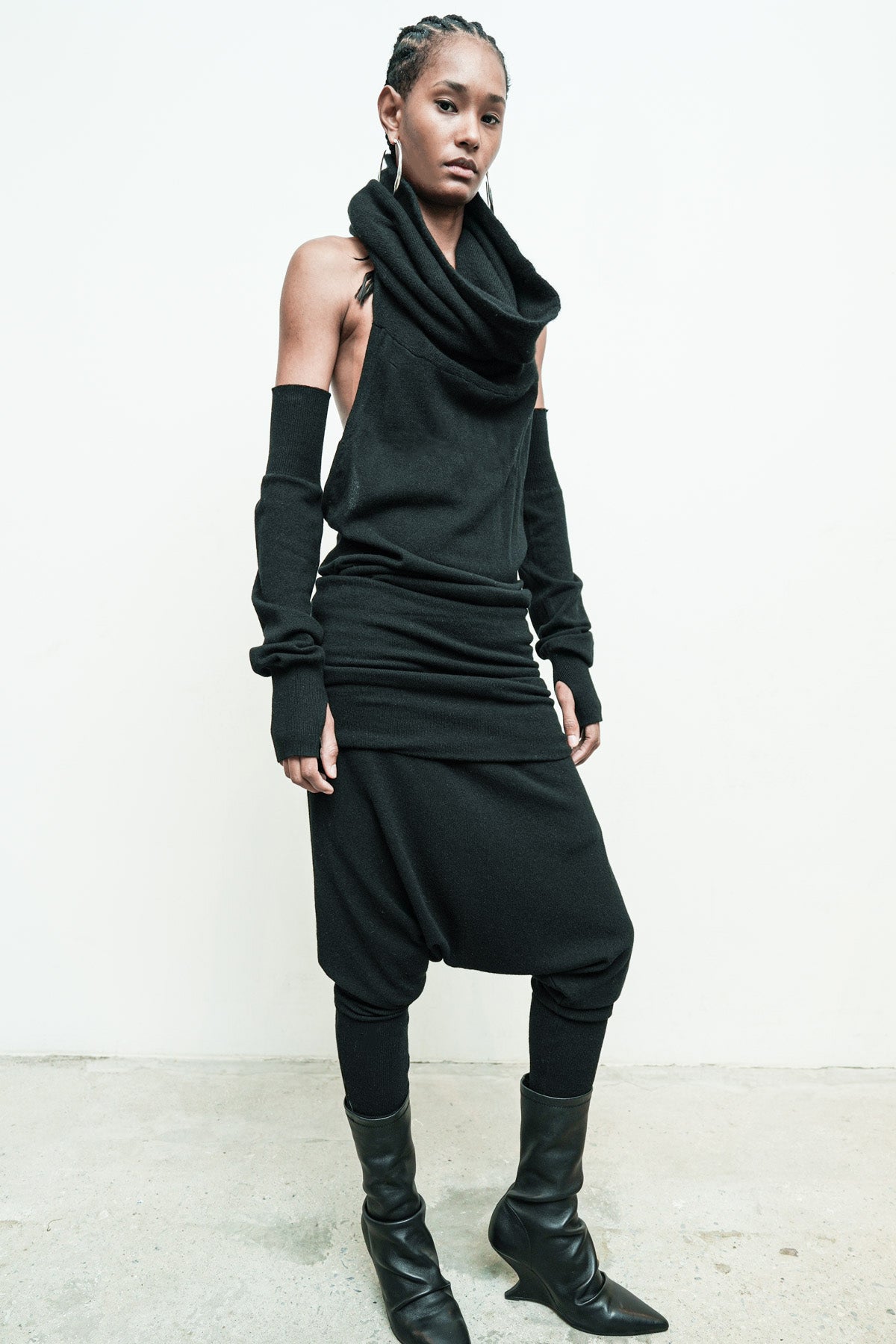 files/NicholasK-SW-472-PhoenixTop-Black-04.jpg