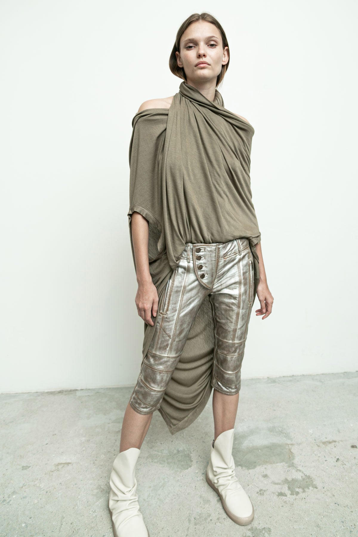 files/P-263B-MotorcrossPant-Silver-A-060-IonaPouch-Khaki-A-158-EsmeHat-Khaki-03.jpg