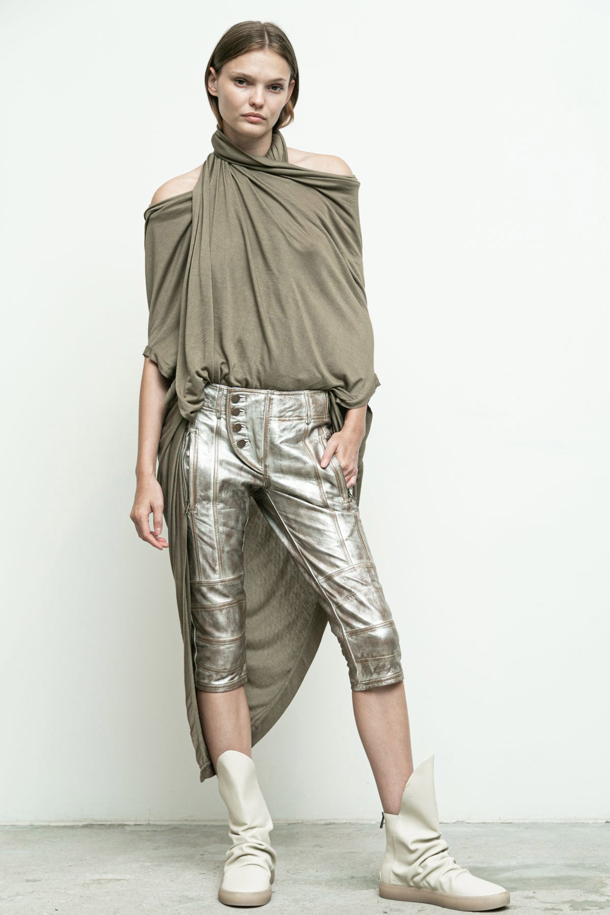 files/P-263B-MotorcrossPant-Silver-A-060-IonaPouch-Khaki-A-158-EsmeHat-Khaki-06.jpg