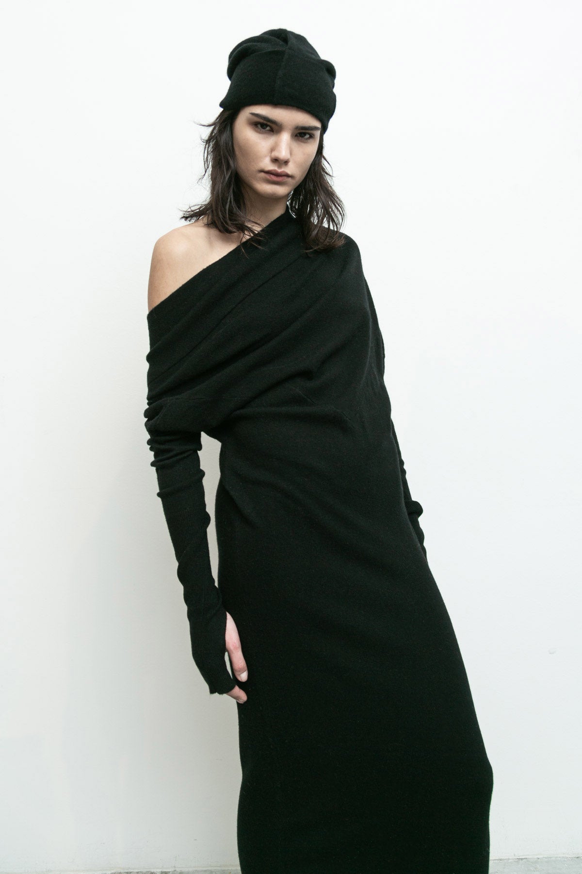 files/SW-363H-RevSweaterDress-Black-A-203-WrapBeanie-Black-04_31147842-de66-403f-89e8-da4b1355a1ef.jpg