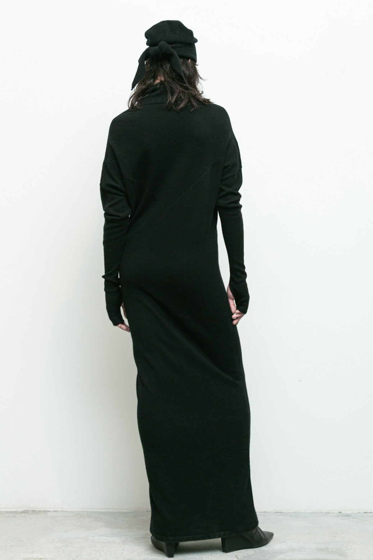 files/SW-363H-RevSweaterDress-Black-A-203-WrapBeanie-Black-06_605fe5c5-eb6c-4745-a3e4-36736771bc6f.jpg