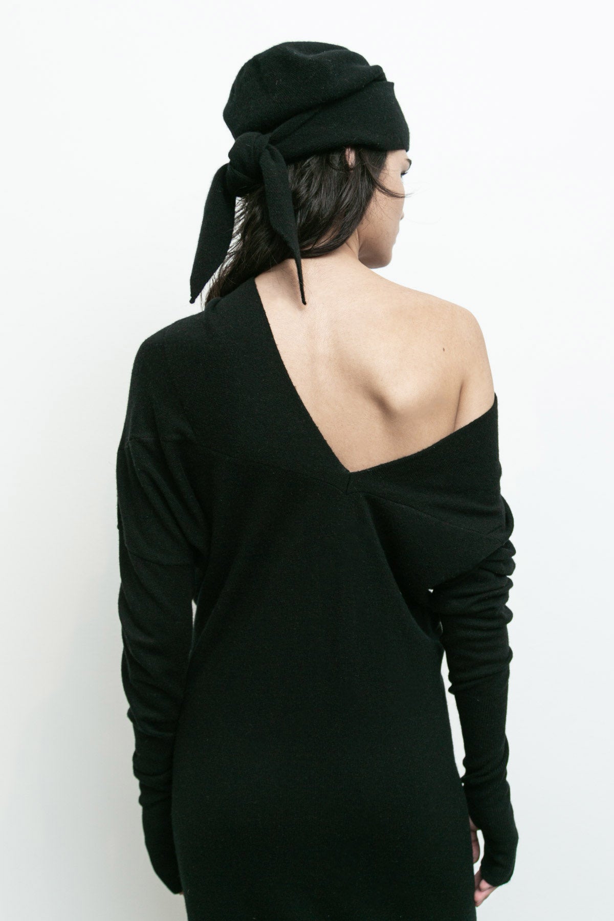 files/SW-363H-RevSweaterDress-Black-A-203-WrapBeanie-Black-08_6c331f5d-5e74-4ad1-95e4-b3ef9c7129e1.jpg