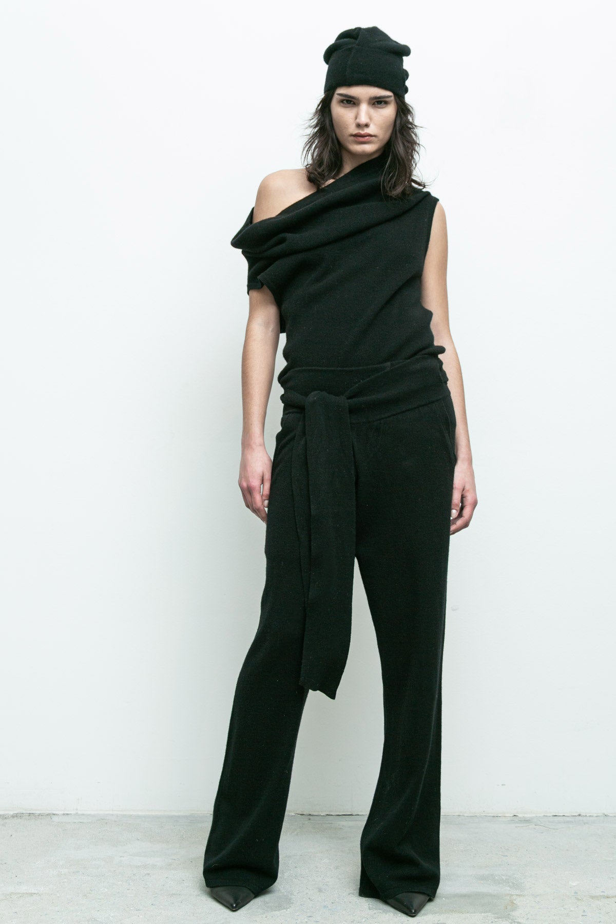 files/SW-448-RemiTop-Black-P-310-WrapPant-Black-SW-366B-ArmLegWarmers-Black-09.jpg