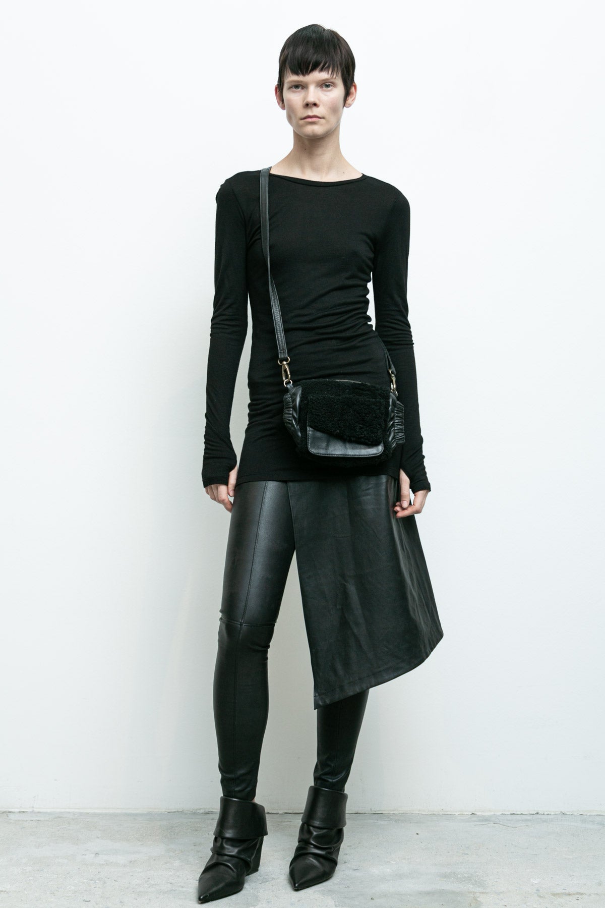 products/A-194C-Leif-Cuff-Shearling-Black-03.jpg
